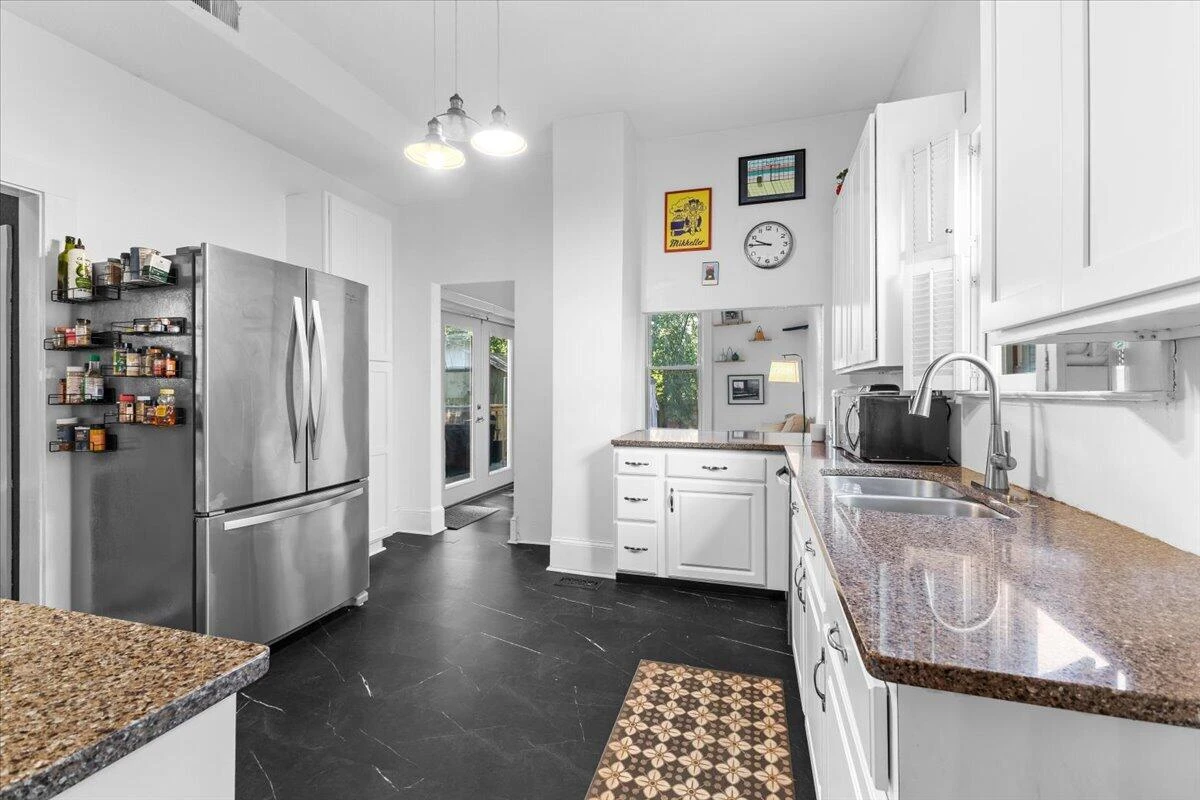 540 Mountain AVE SW - Photo 3