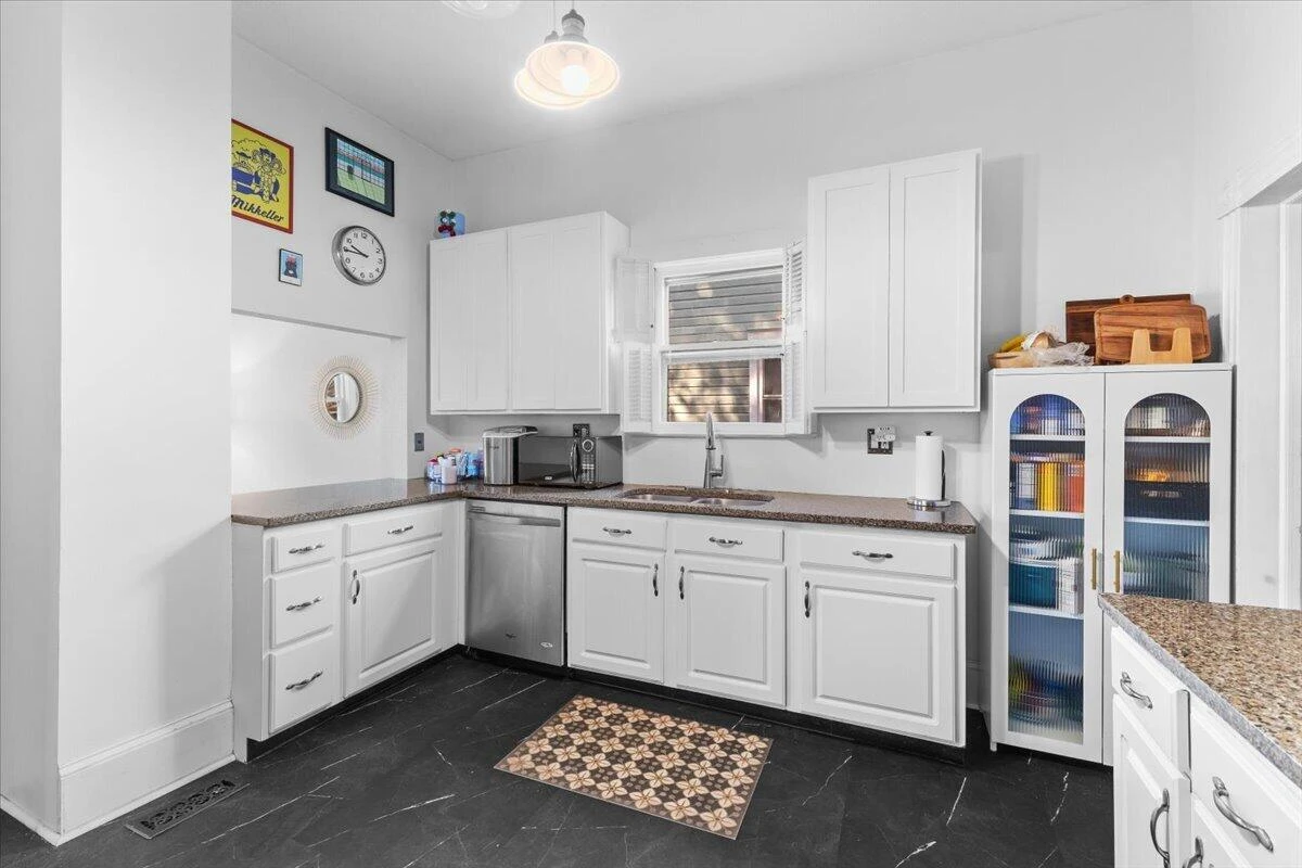 540 Mountain AVE SW - Photo 5