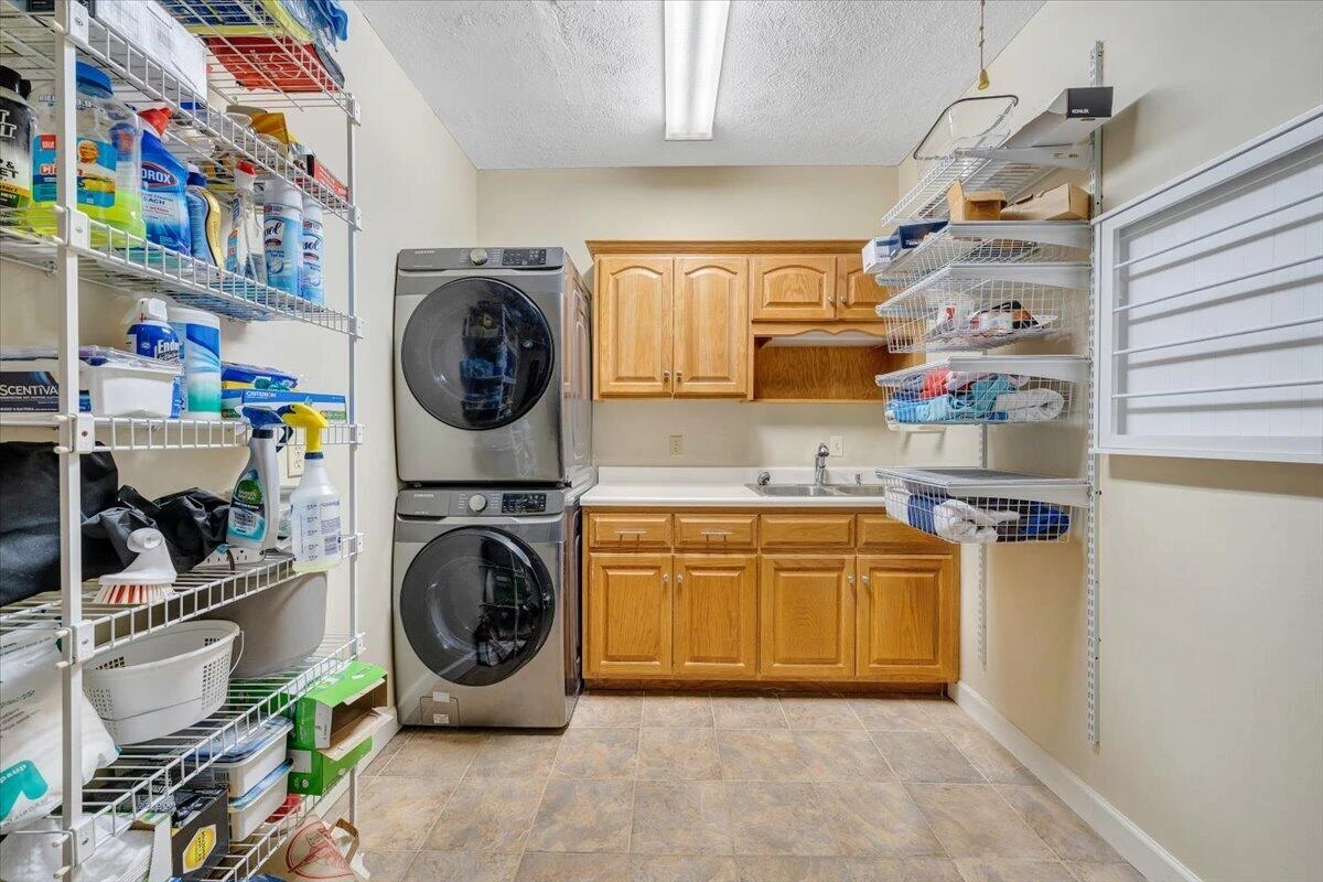 3020 Northridge RD - Photo 43