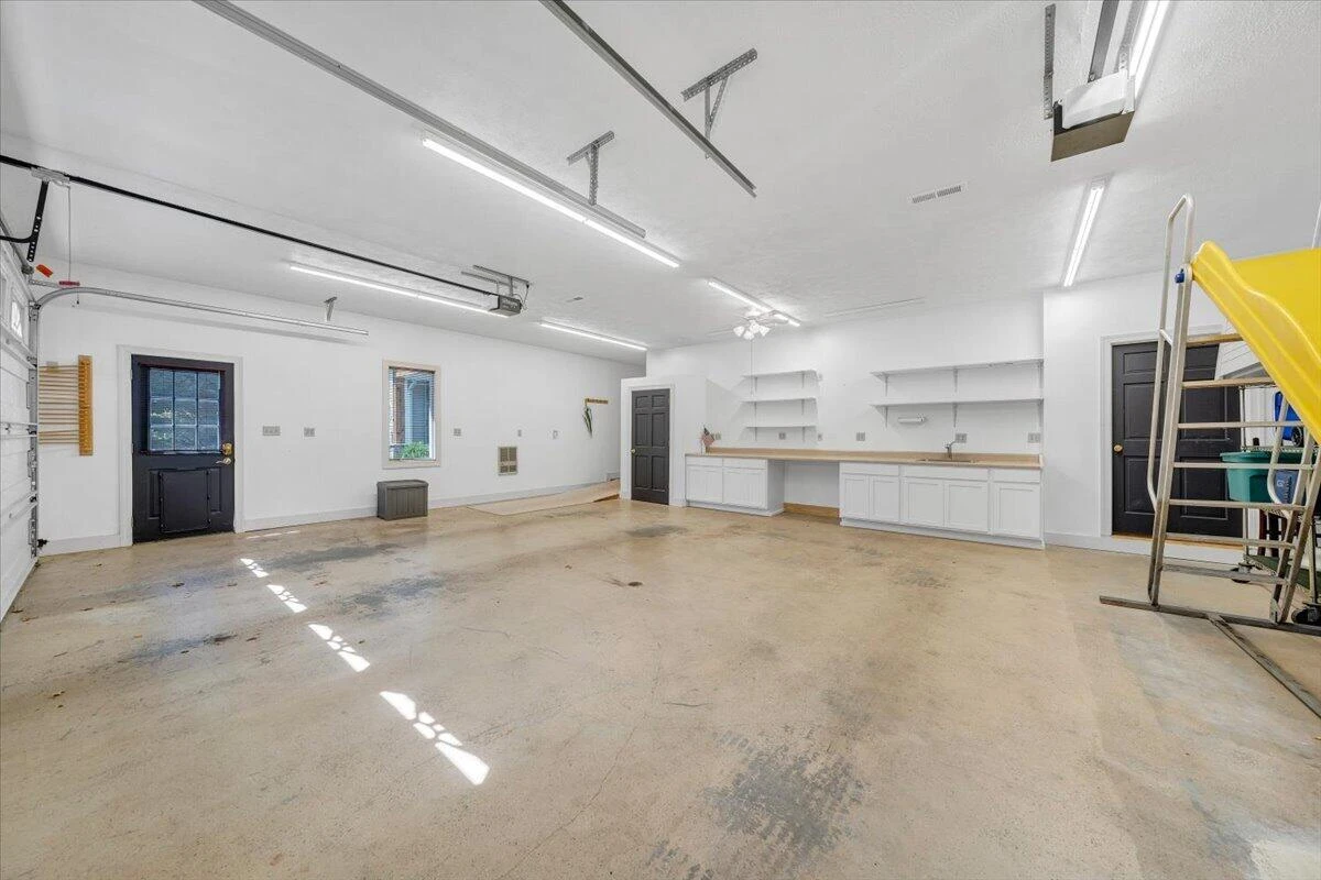 3020 Northridge RD - Photo 45
