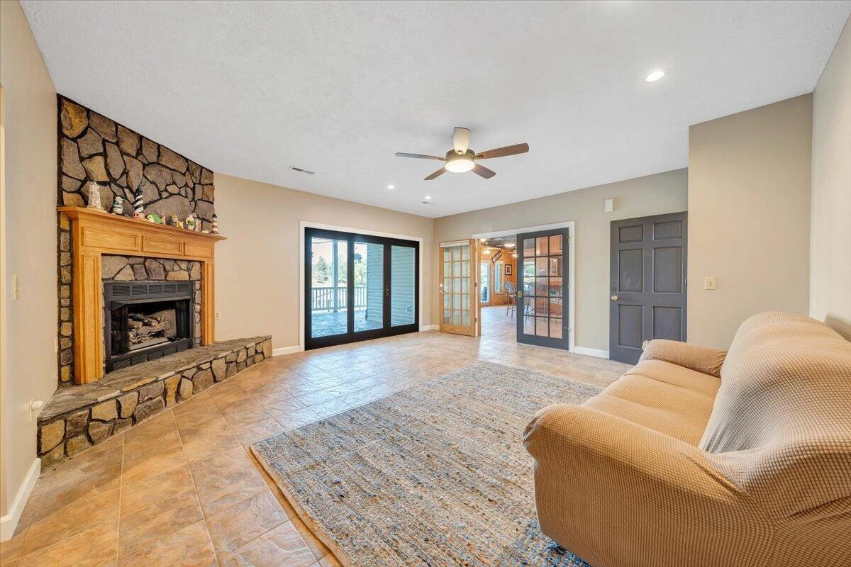 3020 Northridge RD - Photo 50