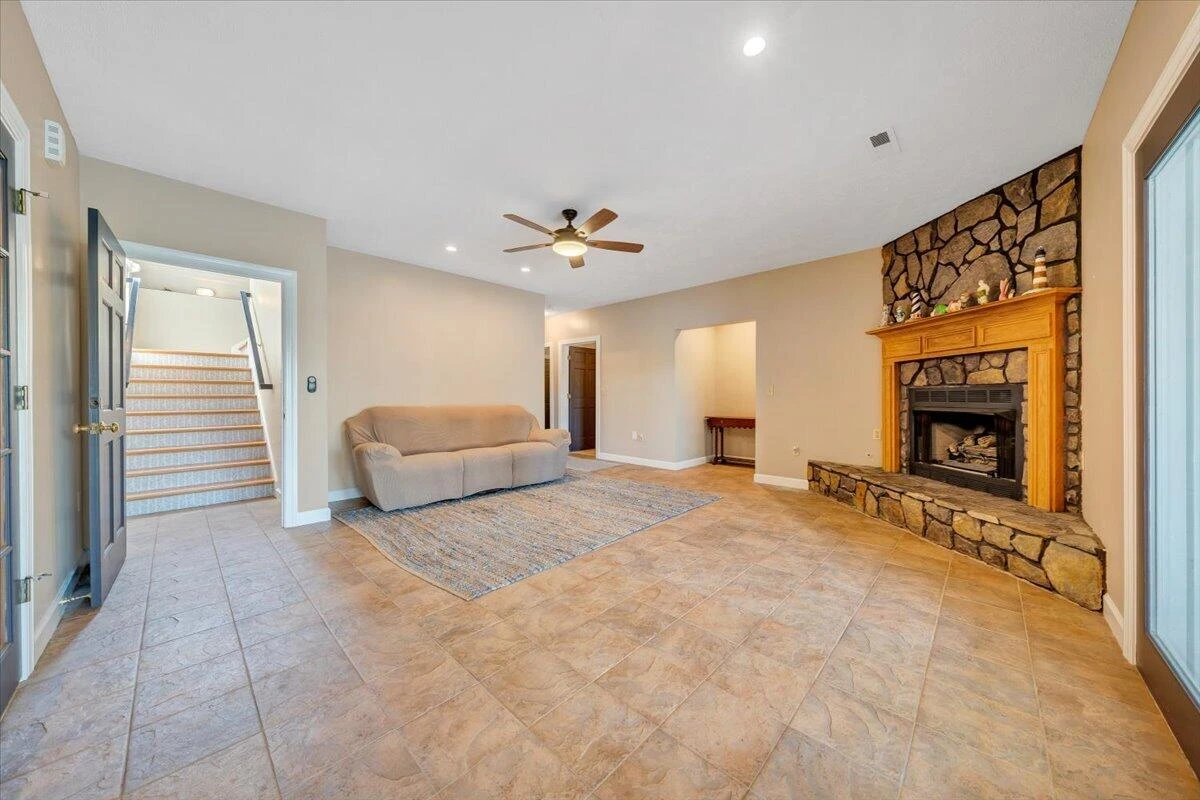 3020 Northridge RD - Photo 51