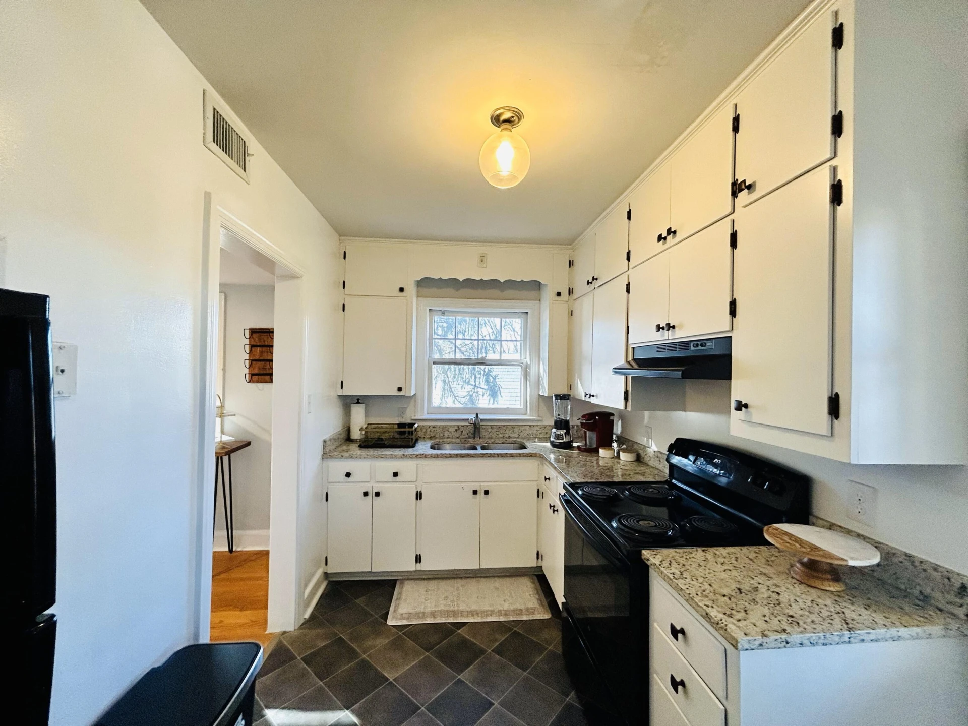 625 Alleghany AVE - Photo 5
