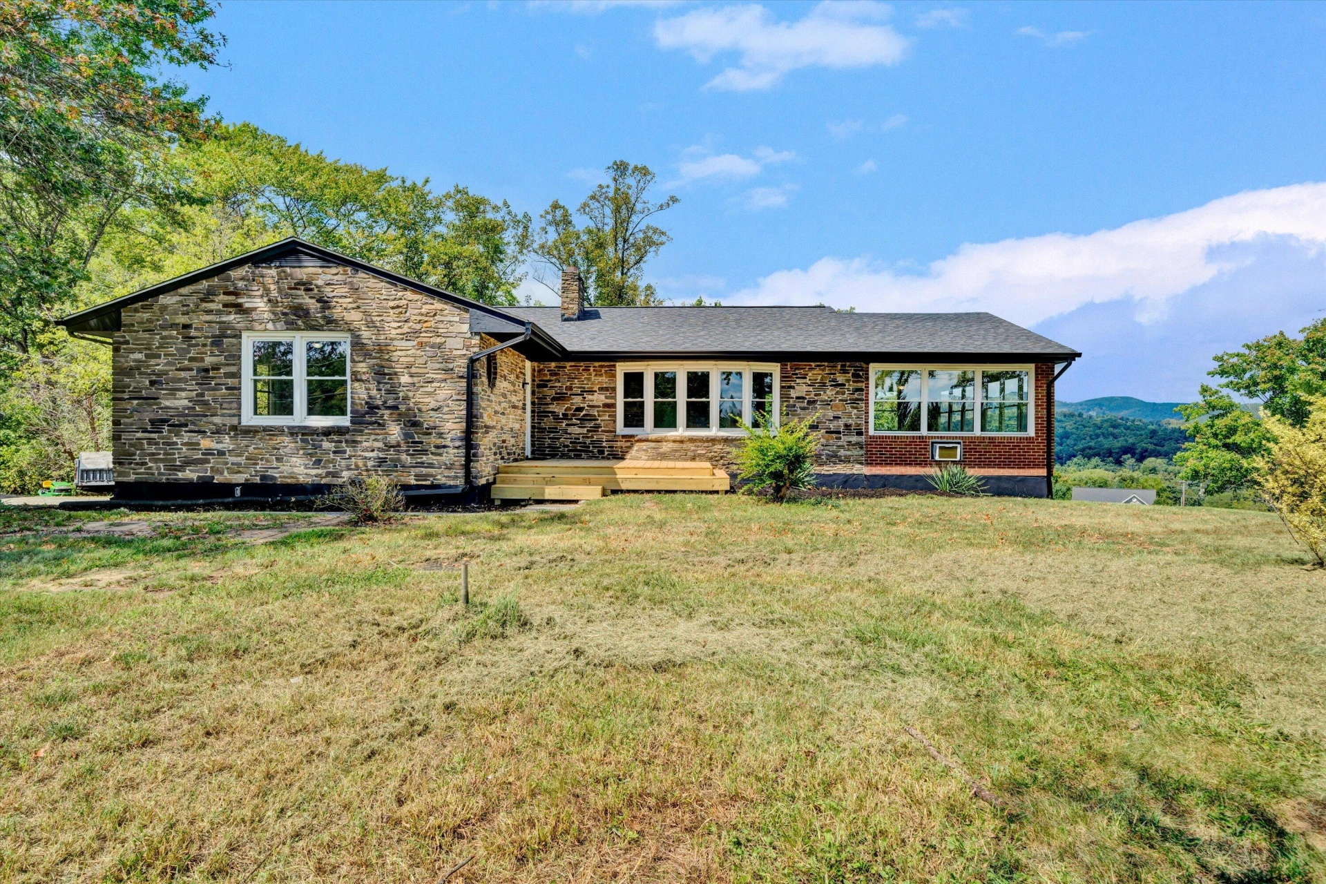 5931 Cotton Hill RD - Photo 2