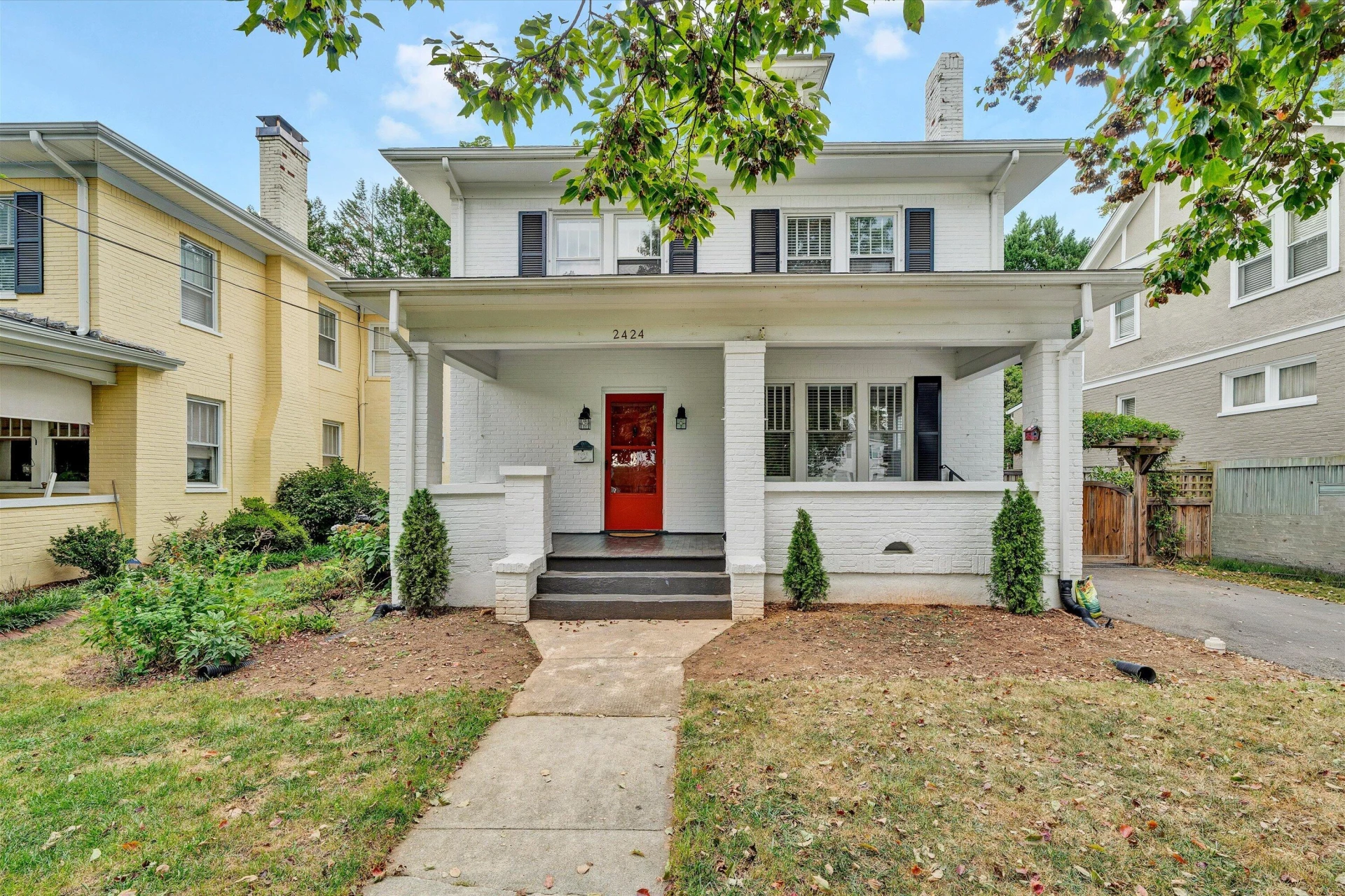 2424 Stanley AVE SE - Photo 3