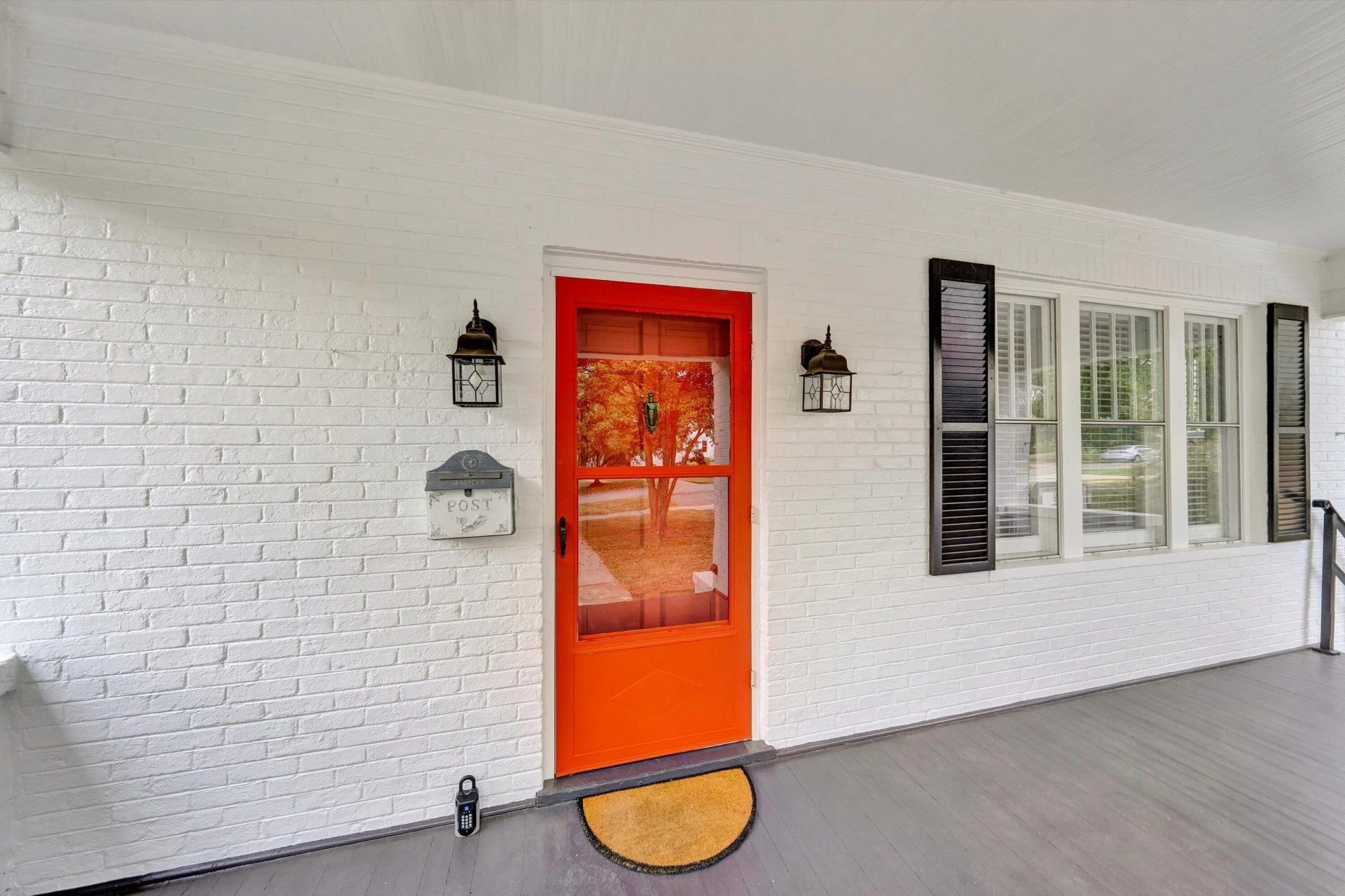 2424 Stanley AVE SE - Photo 4