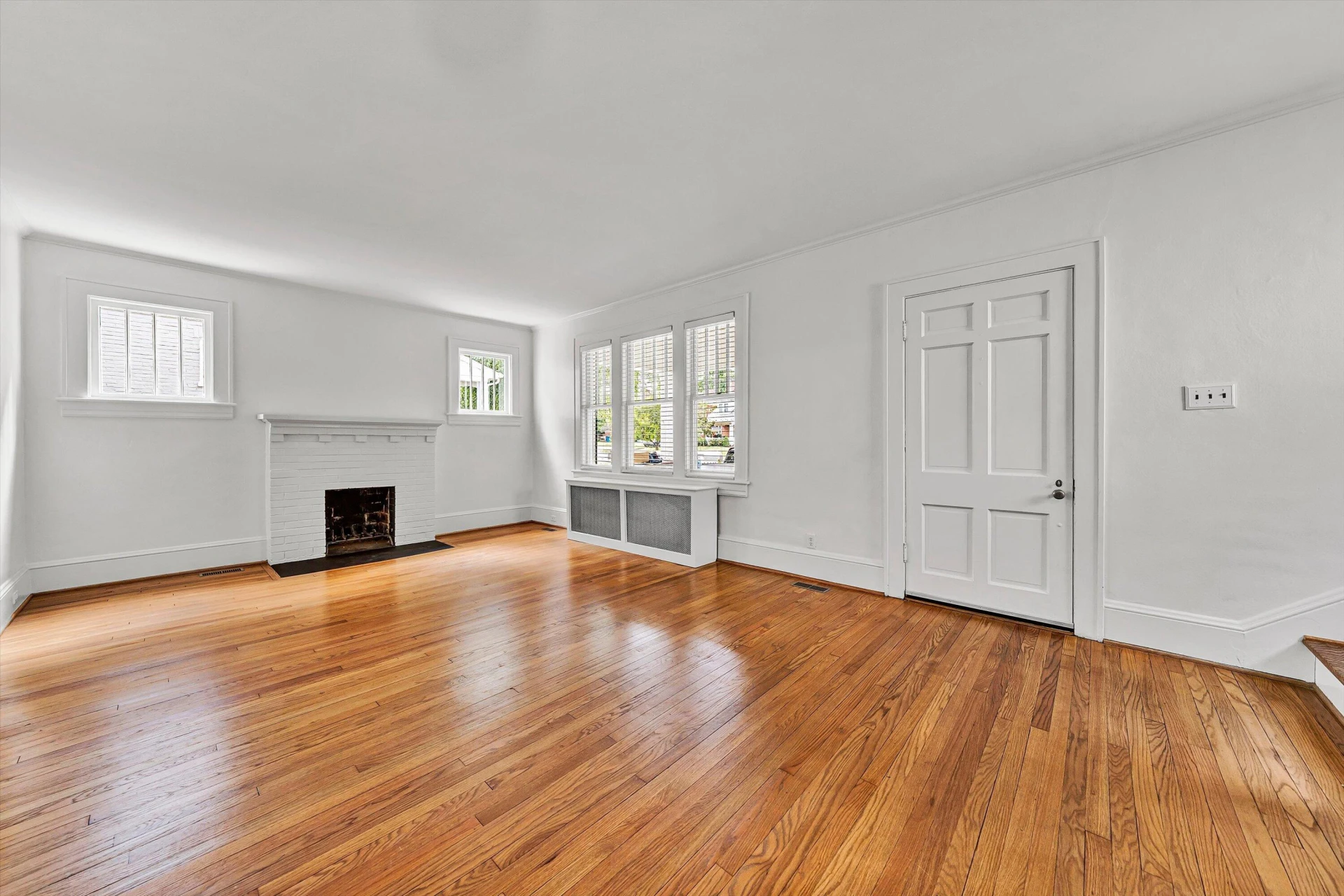 2424 Stanley AVE SE - Photo 6