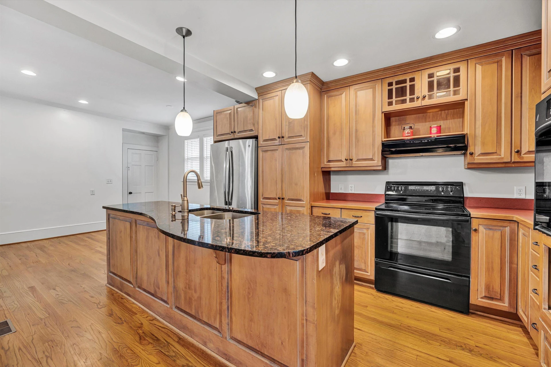 2424 Stanley AVE SE - Photo 11