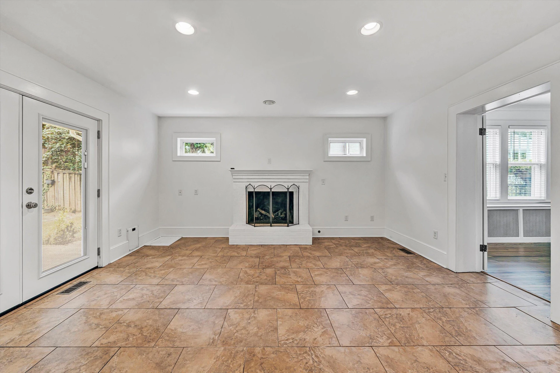 2424 Stanley AVE SE - Photo 14