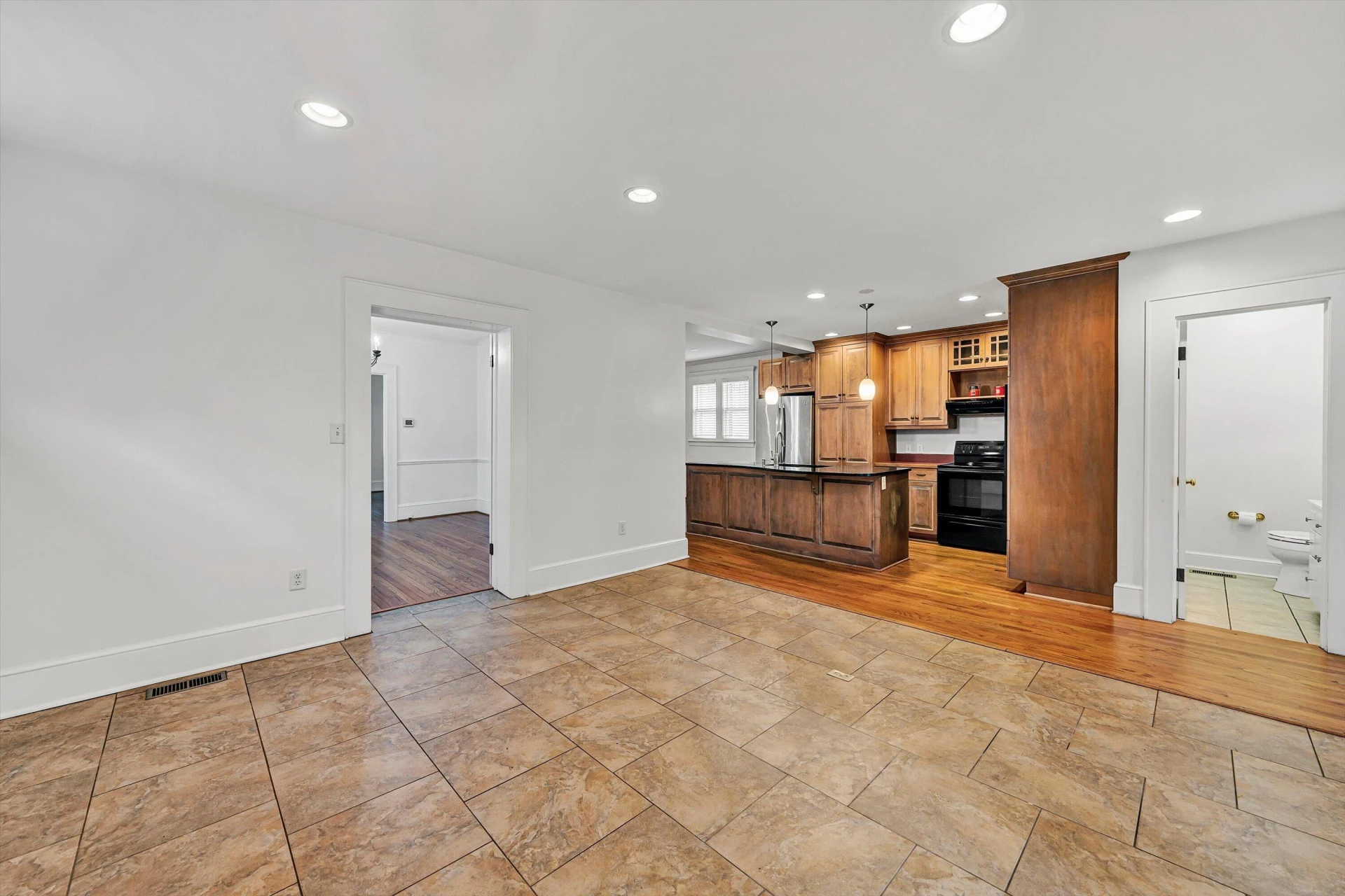 2424 Stanley AVE SE - Photo 15
