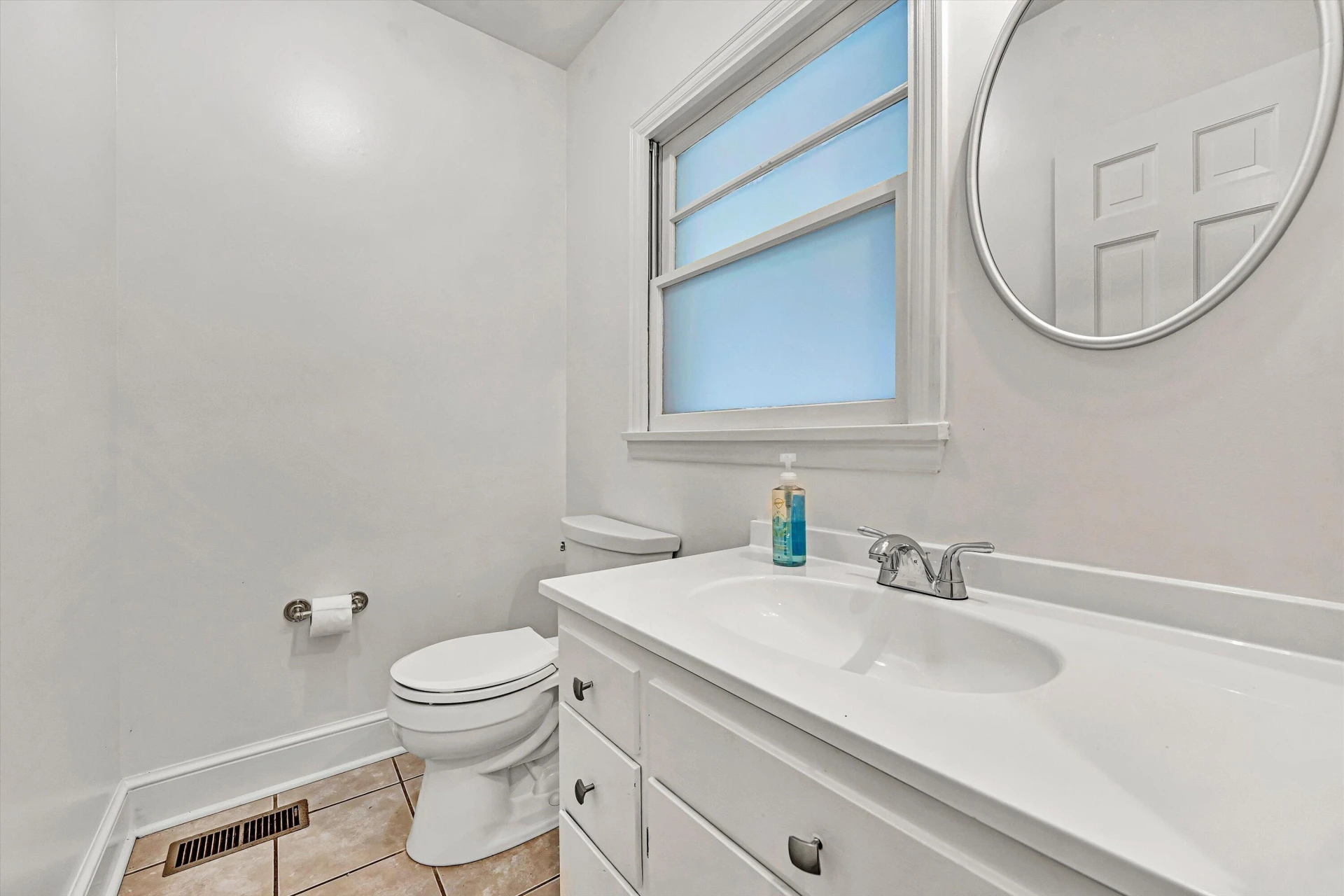 2424 Stanley AVE SE - Photo 16