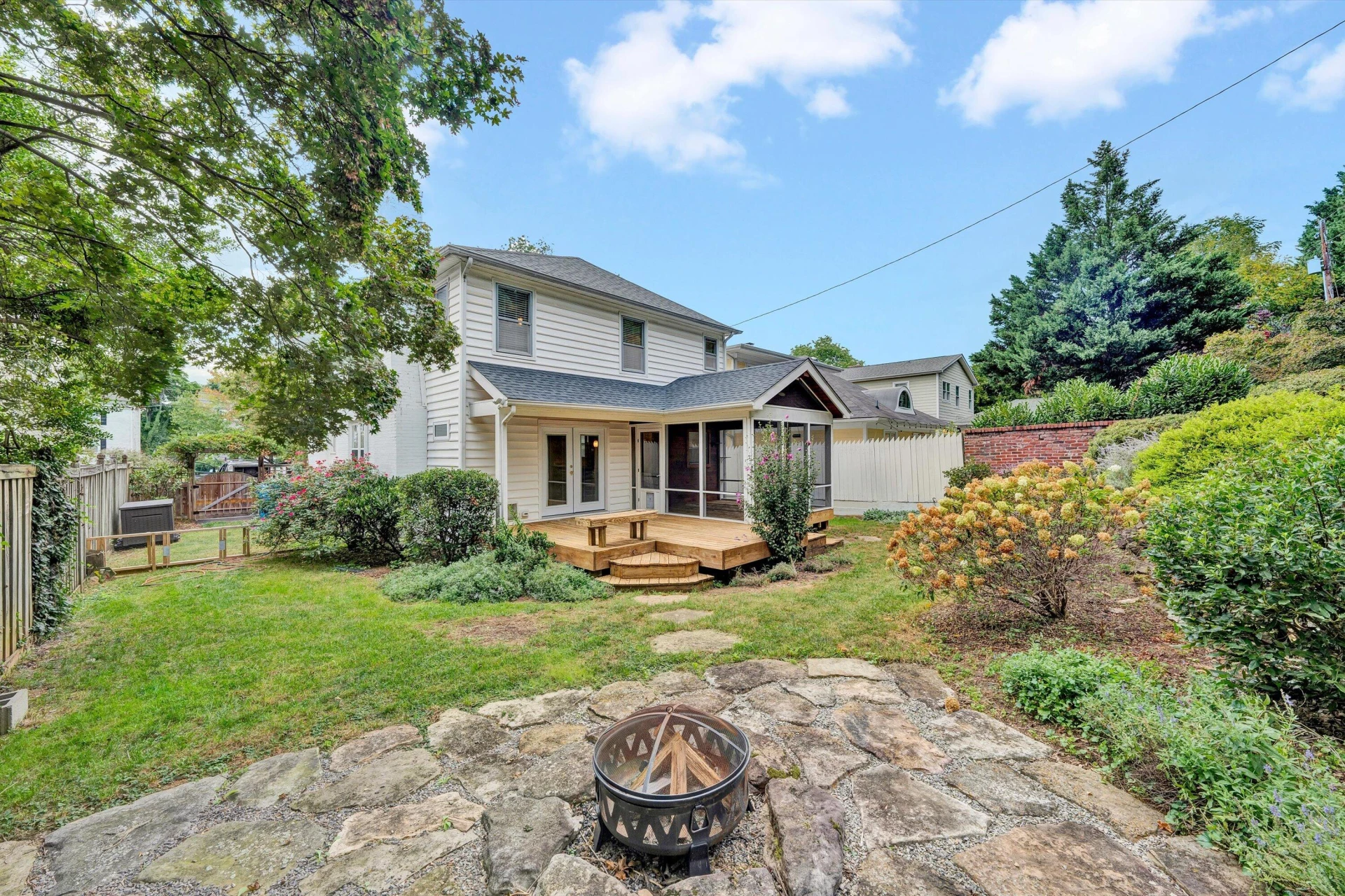 2424 Stanley AVE SE - Photo 22