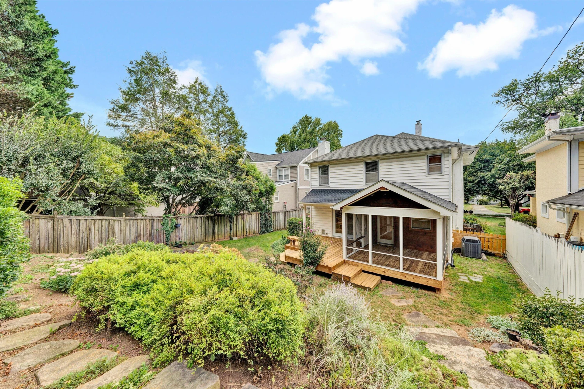 2424 Stanley AVE SE - Photo 26