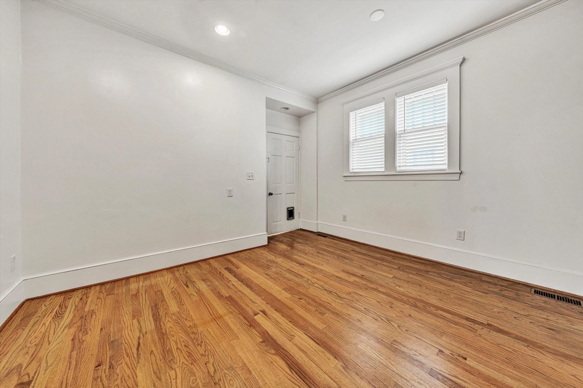 2424 Stanley AVE SE - Photo 29