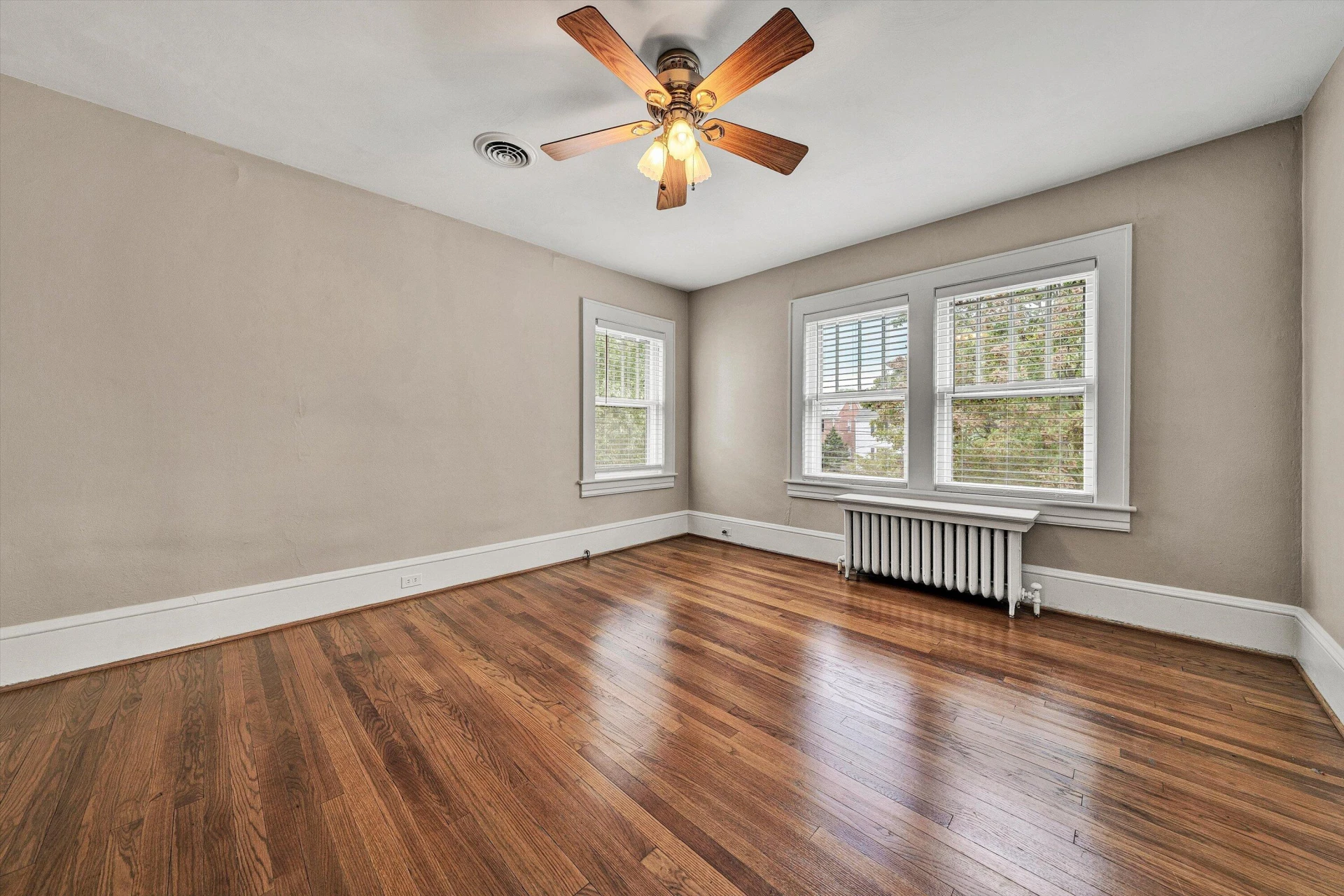 2424 Stanley AVE SE - Photo 31