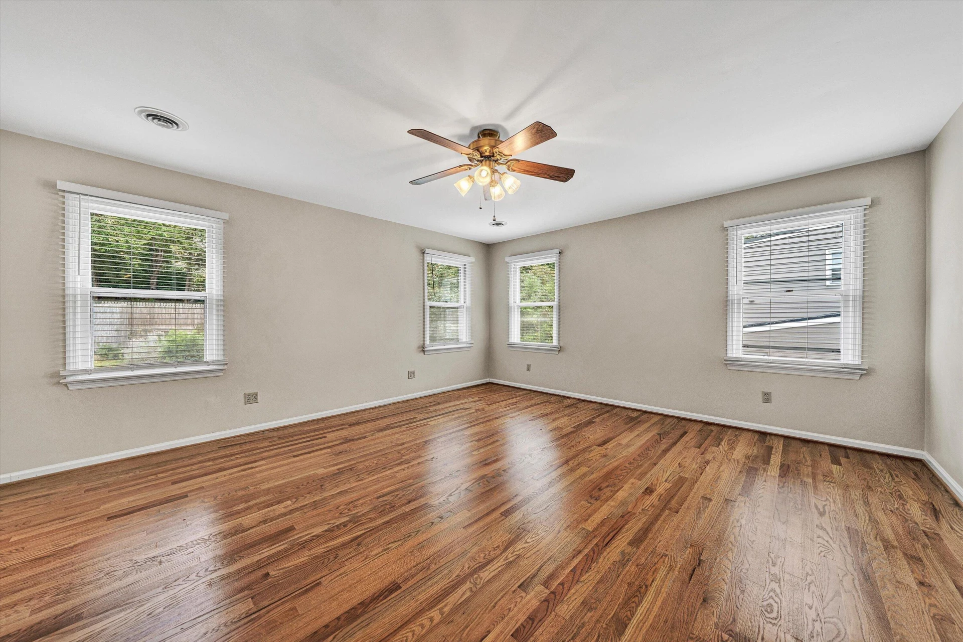 2424 Stanley AVE SE - Photo 36
