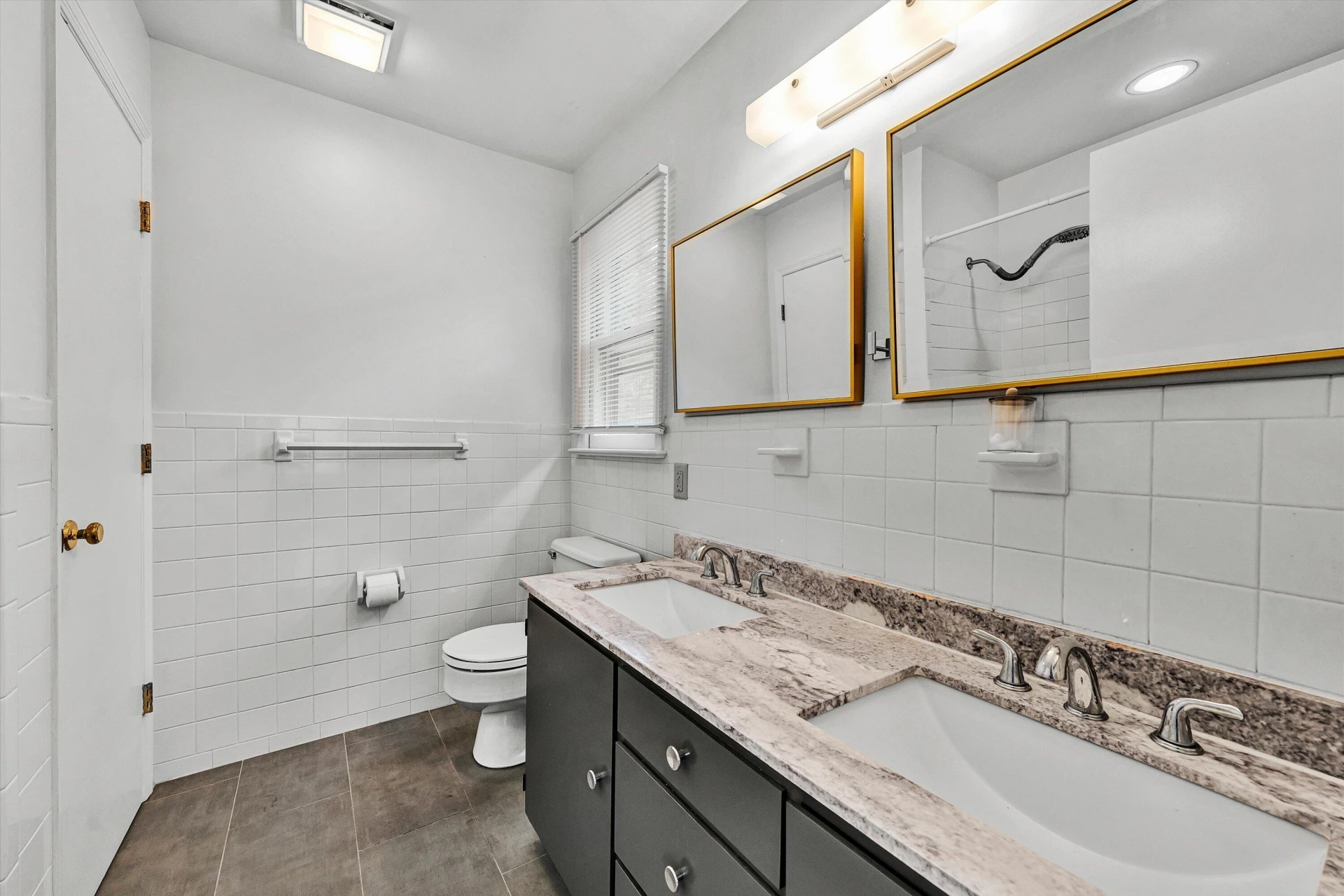 2424 Stanley AVE SE - Photo 38