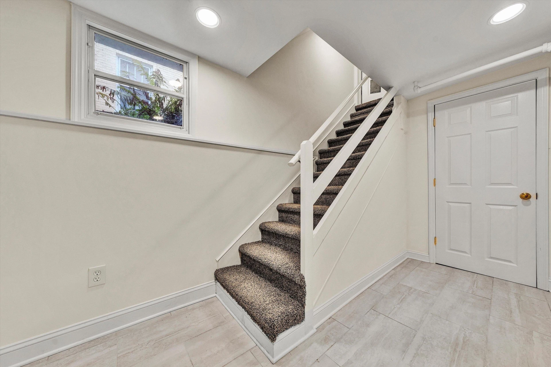 2424 Stanley AVE SE - Photo 42