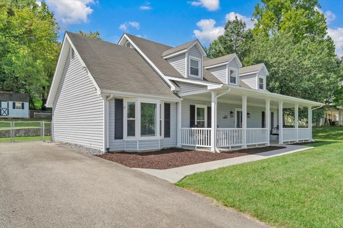 343 Cambridge DR - Photo 2