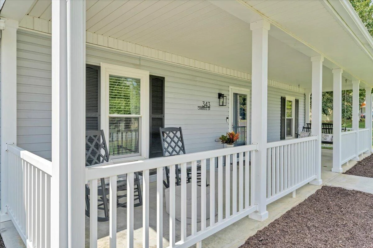 343 Cambridge DR - Photo 3