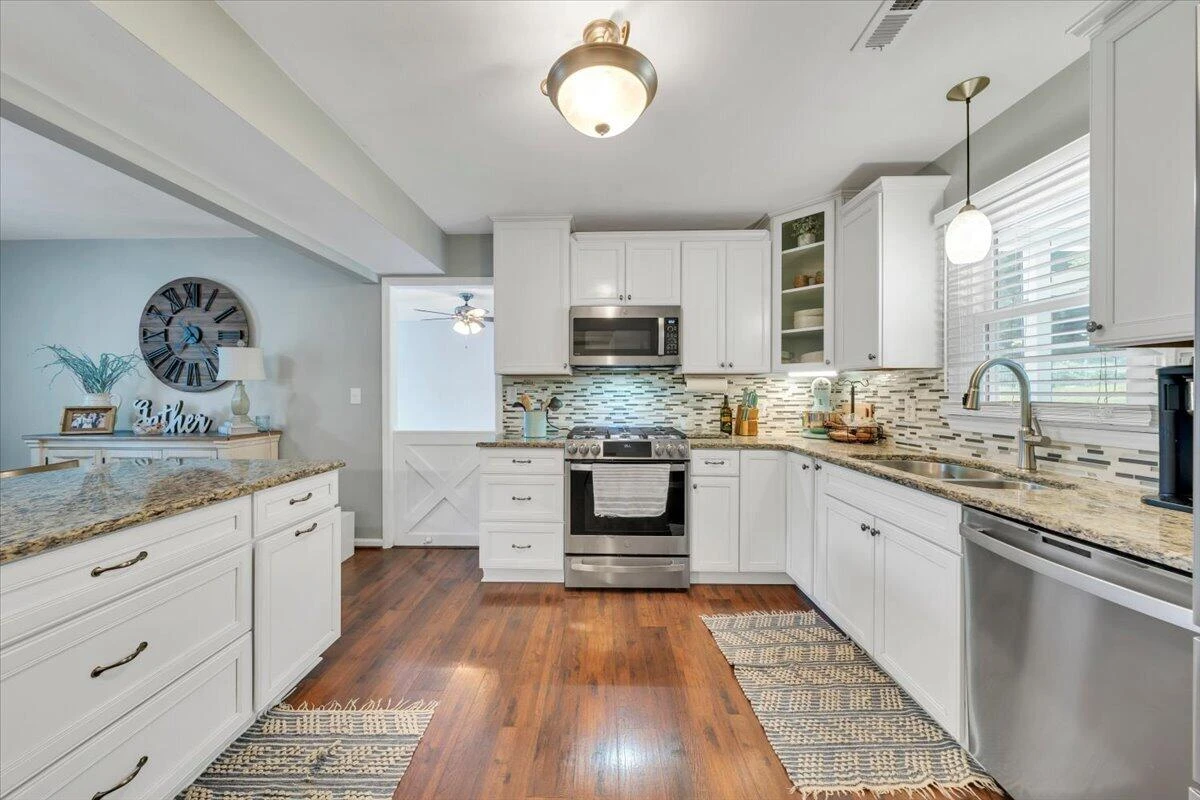343 Cambridge DR - Photo 14