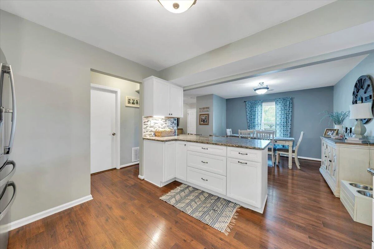 343 Cambridge DR - Photo 15