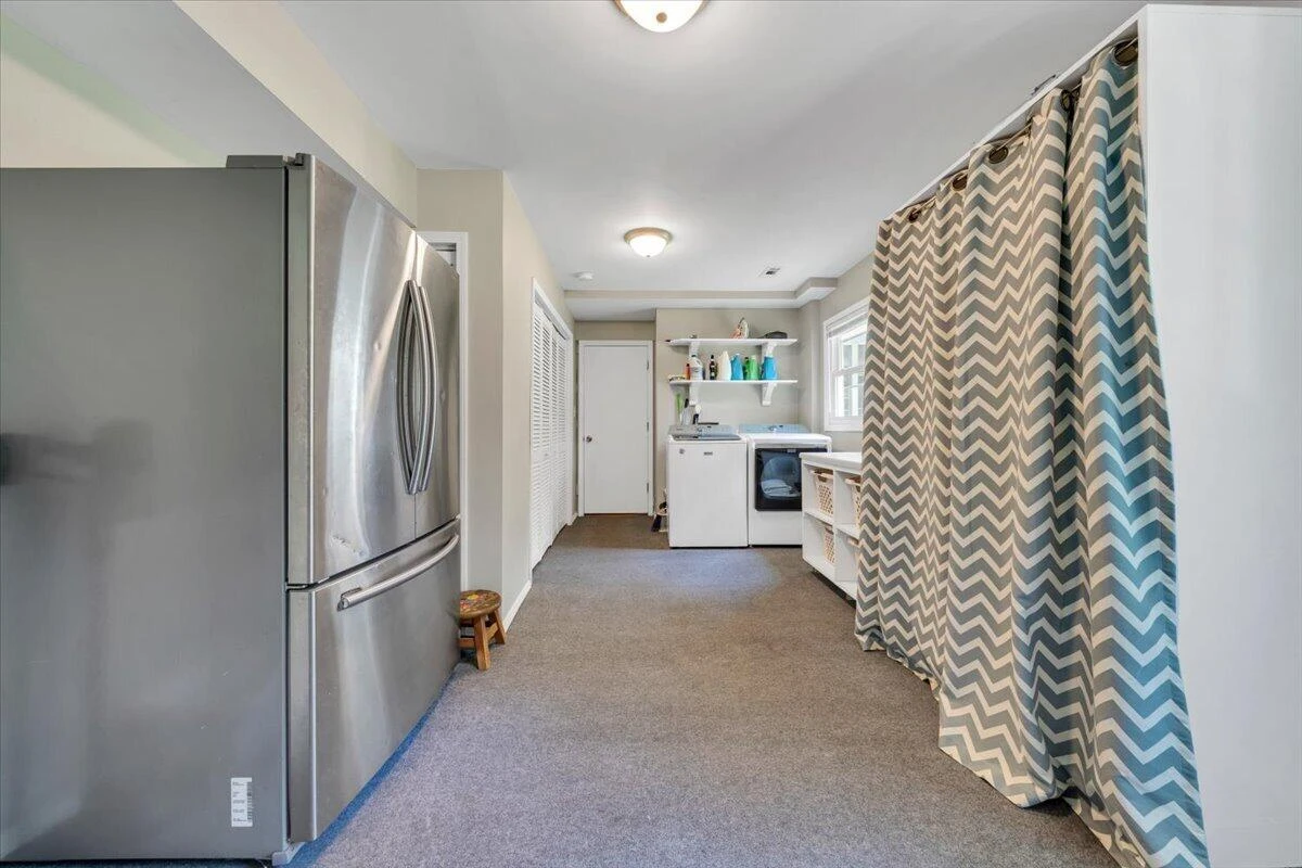 343 Cambridge DR - Photo 17