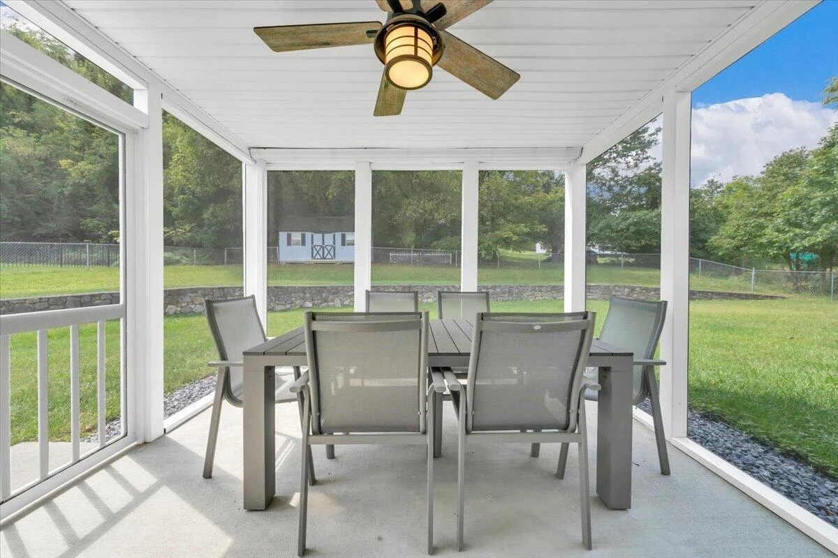 343 Cambridge DR - Photo 21