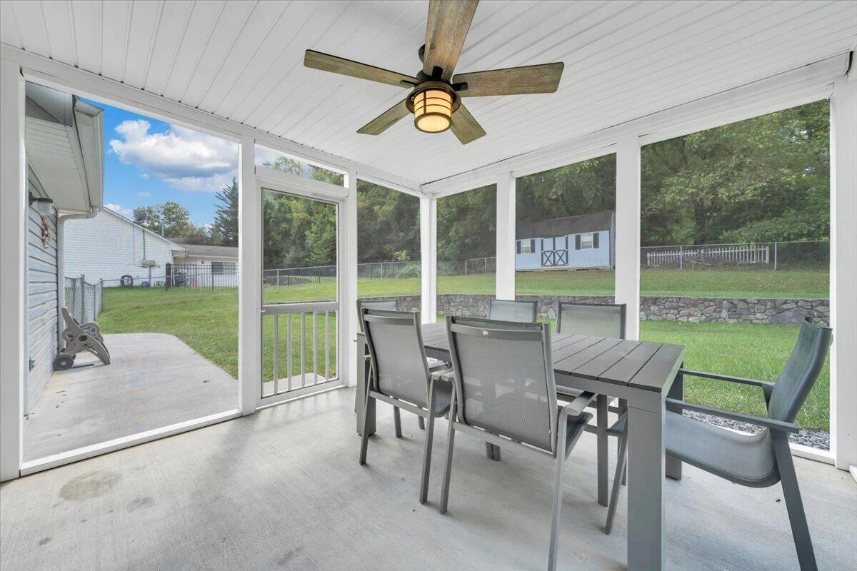 343 Cambridge DR - Photo 22
