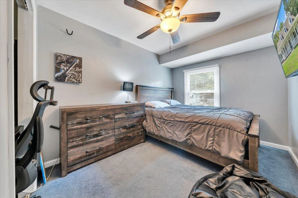 343 Cambridge DR - Photo 32