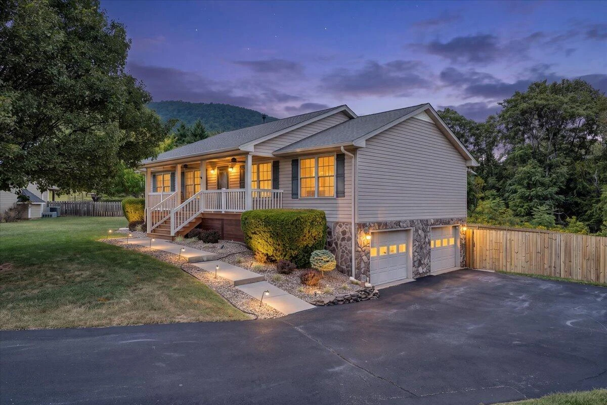 5822 Fieldview DR - Photo 2