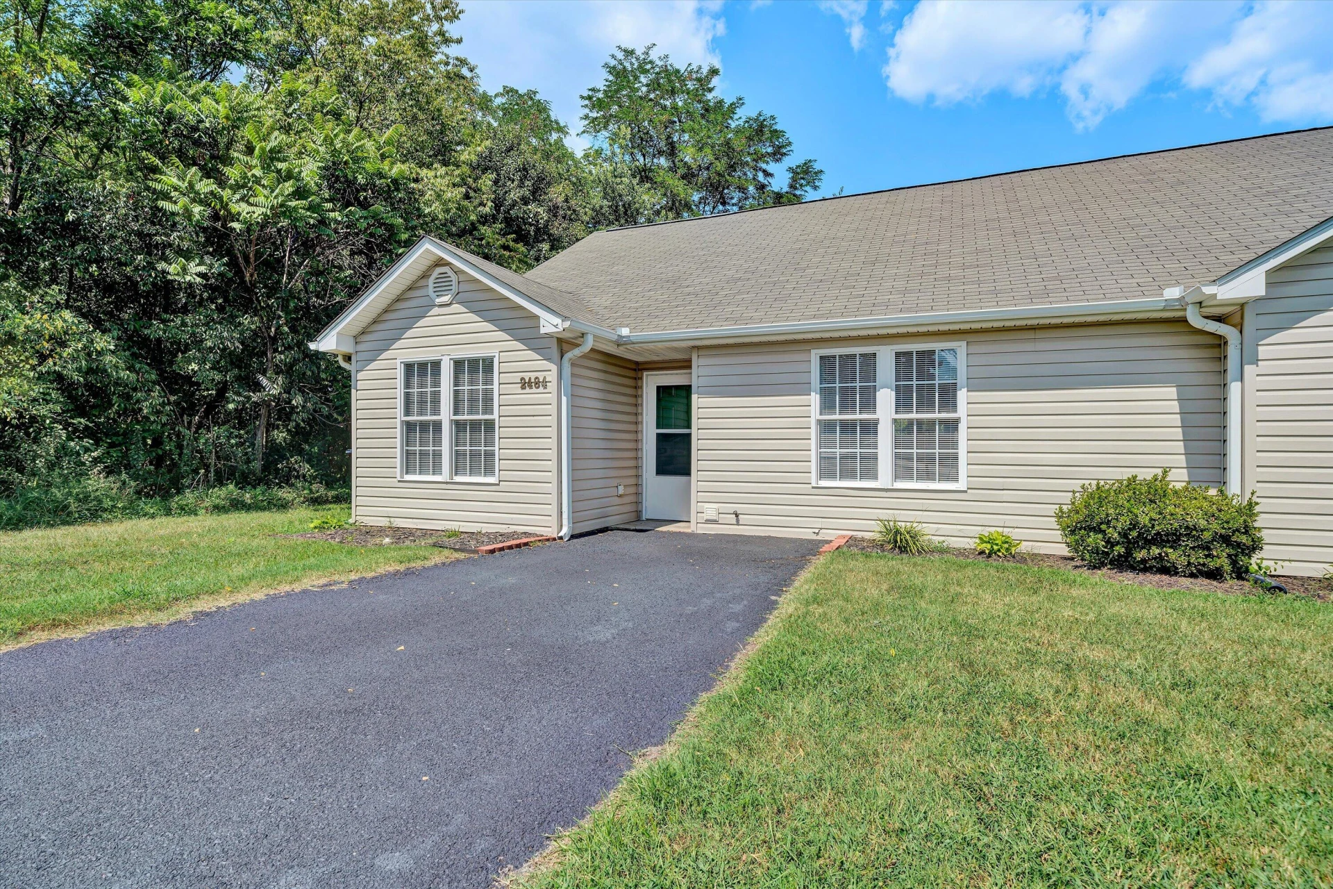 2484 Tuckawana CIR NW