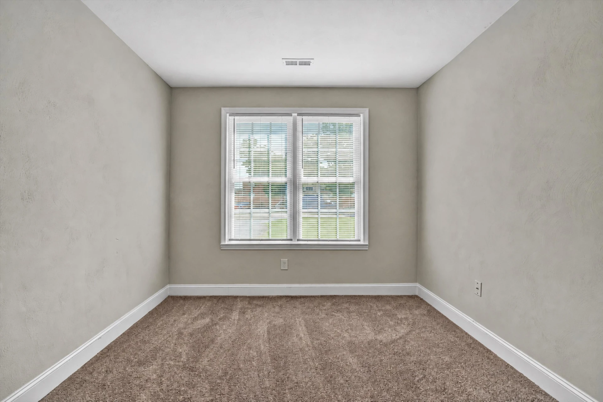 2484 Tuckawana CIR NW - Photo 10