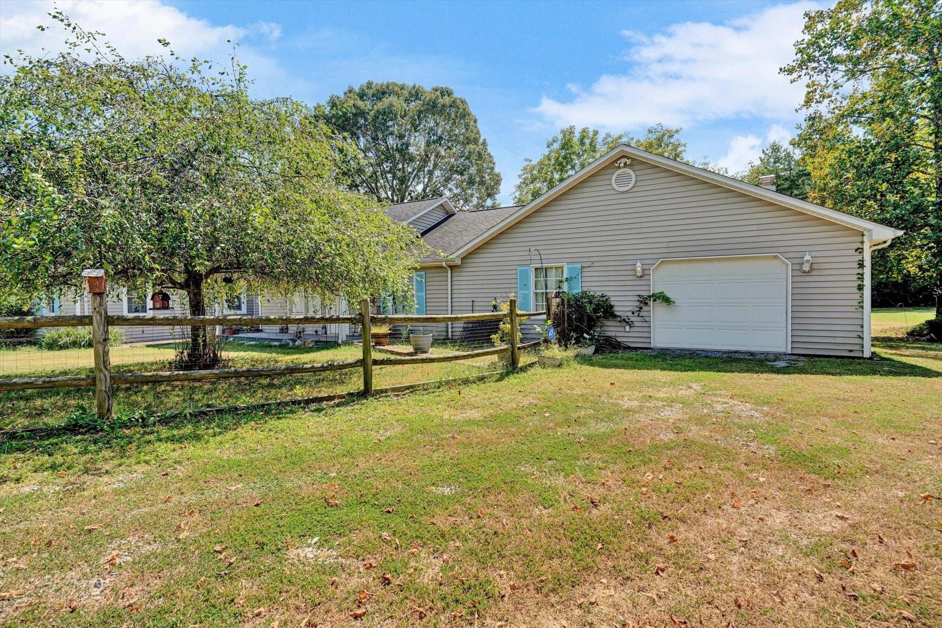 10440 Stewartsville RD - Photo 3