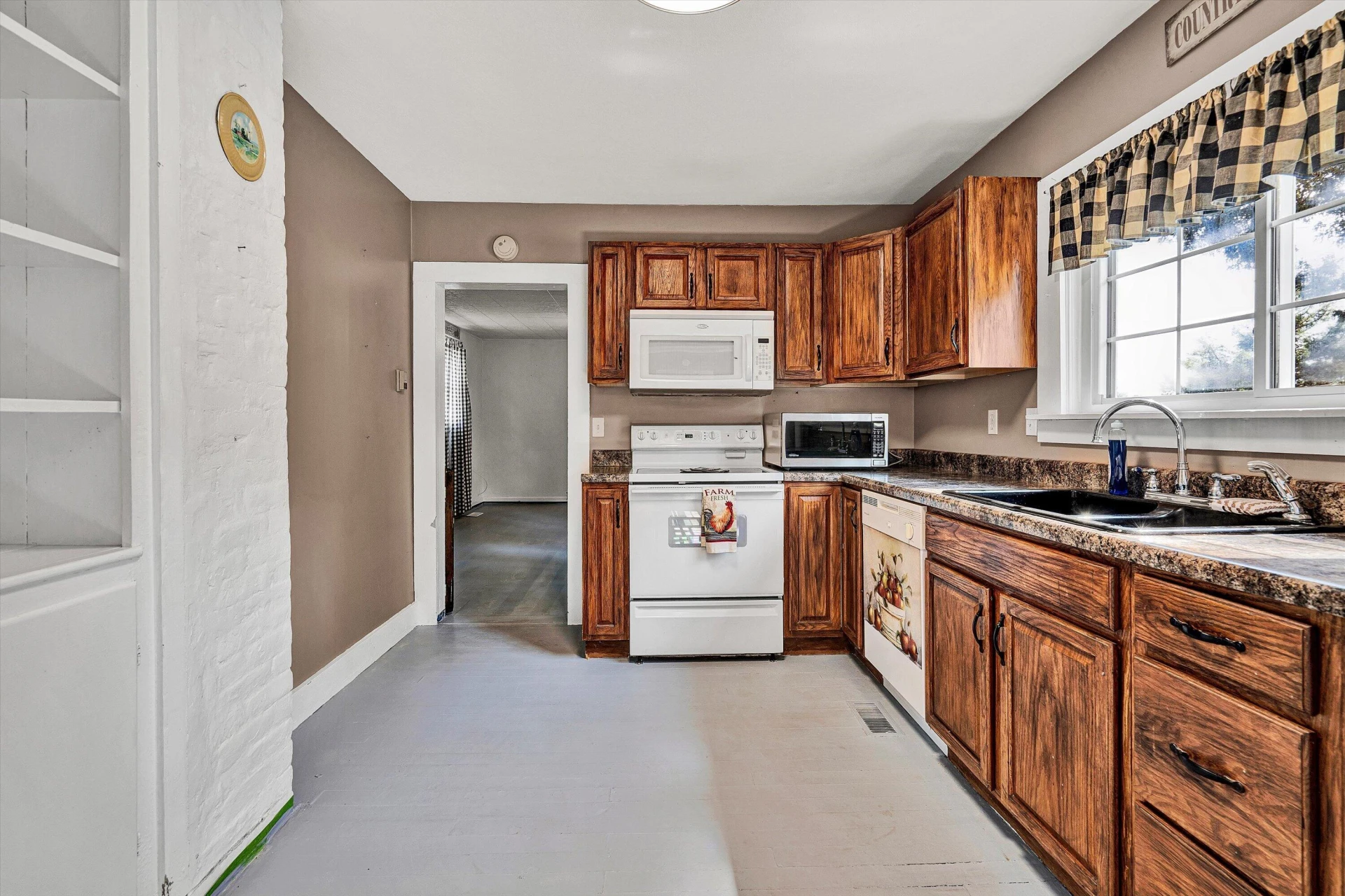 10440 Stewartsville RD - Photo 11