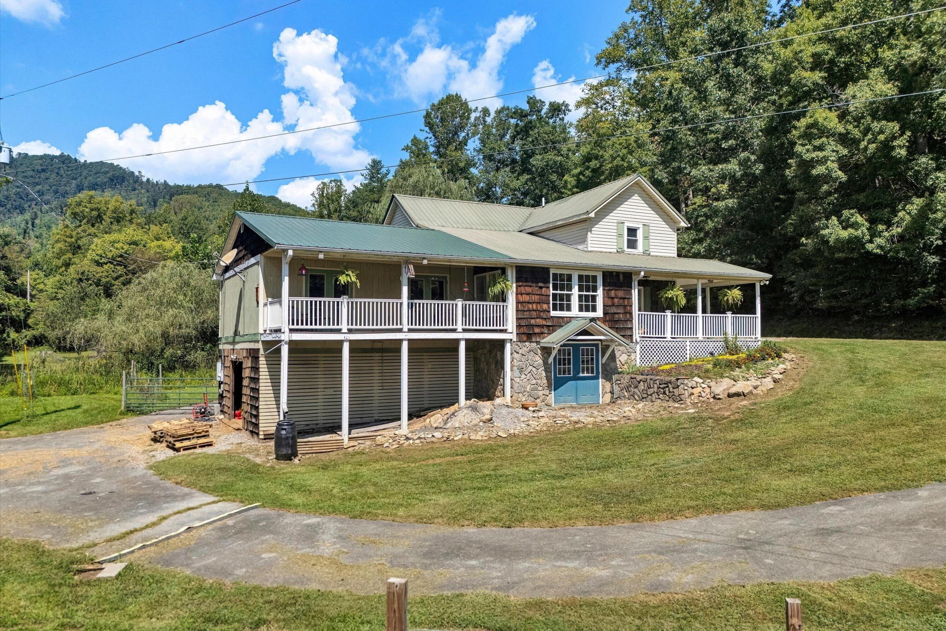 501 Clark Hollow RD - Photo 2