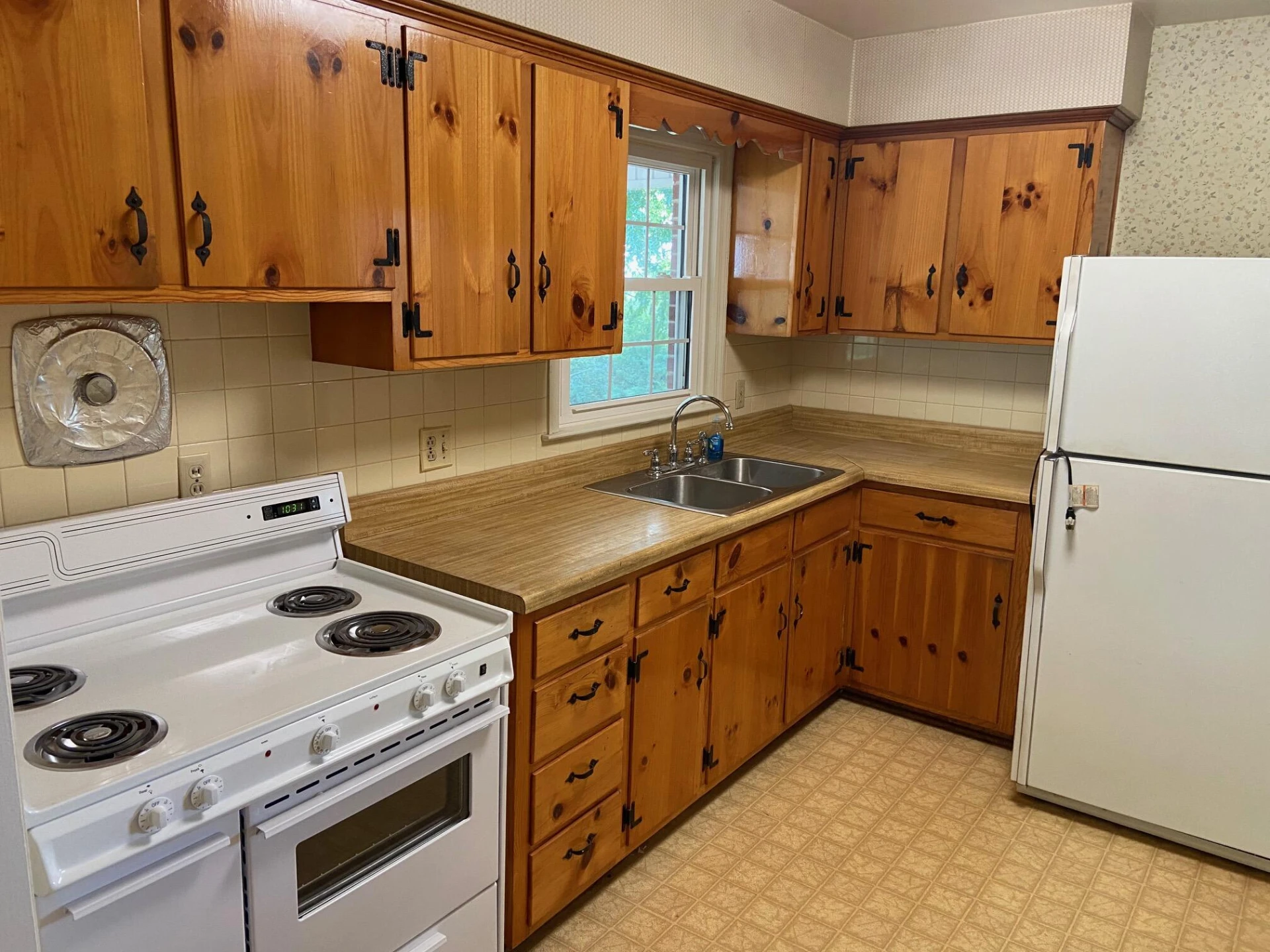 2435 Westmont ST NW - Photo 6