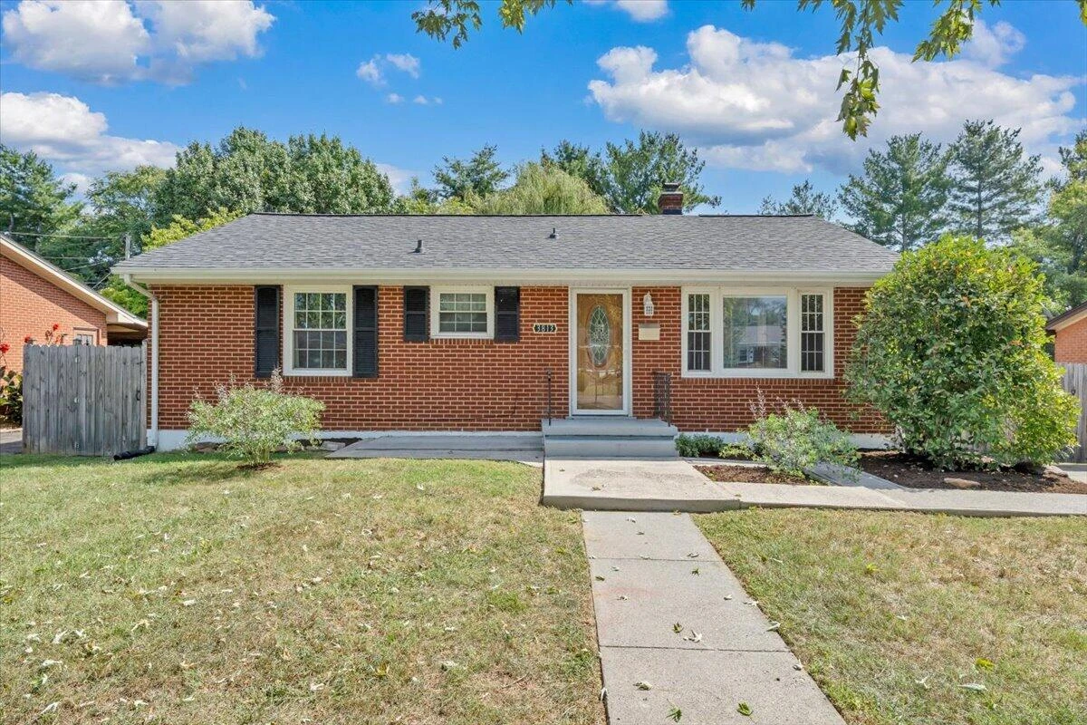 3813 Fleming AVE NE - Photo 2