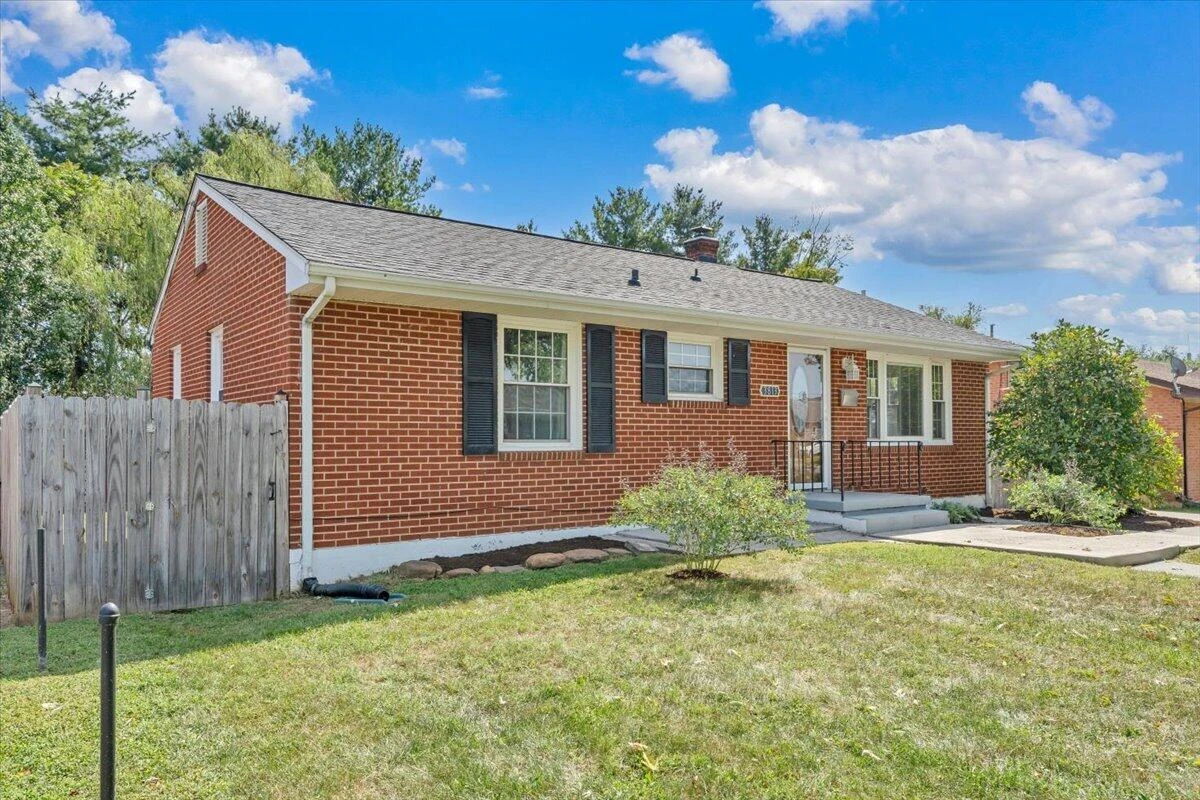 3813 Fleming AVE NE - Photo 3