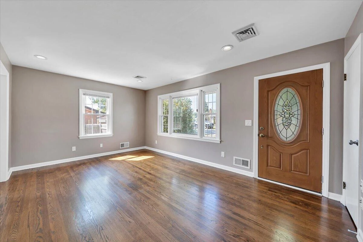 3813 Fleming AVE NE - Photo 6