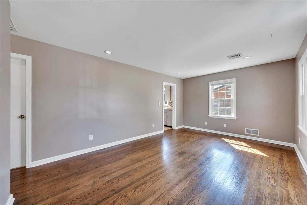 3813 Fleming AVE NE - Photo 7