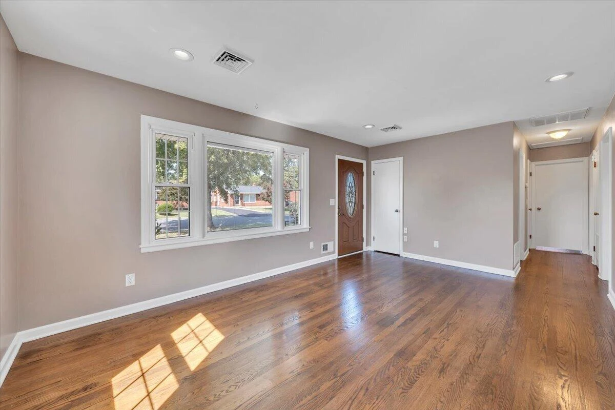 3813 Fleming AVE NE - Photo 8
