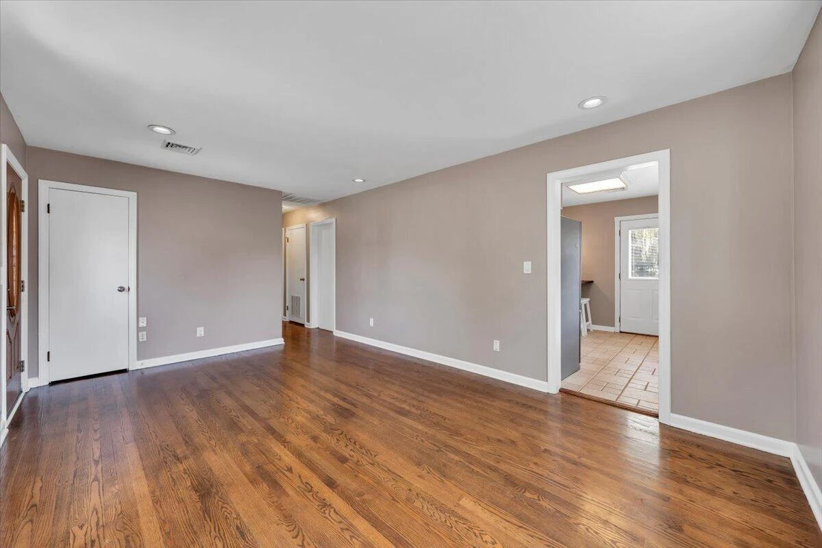 3813 Fleming AVE NE - Photo 9