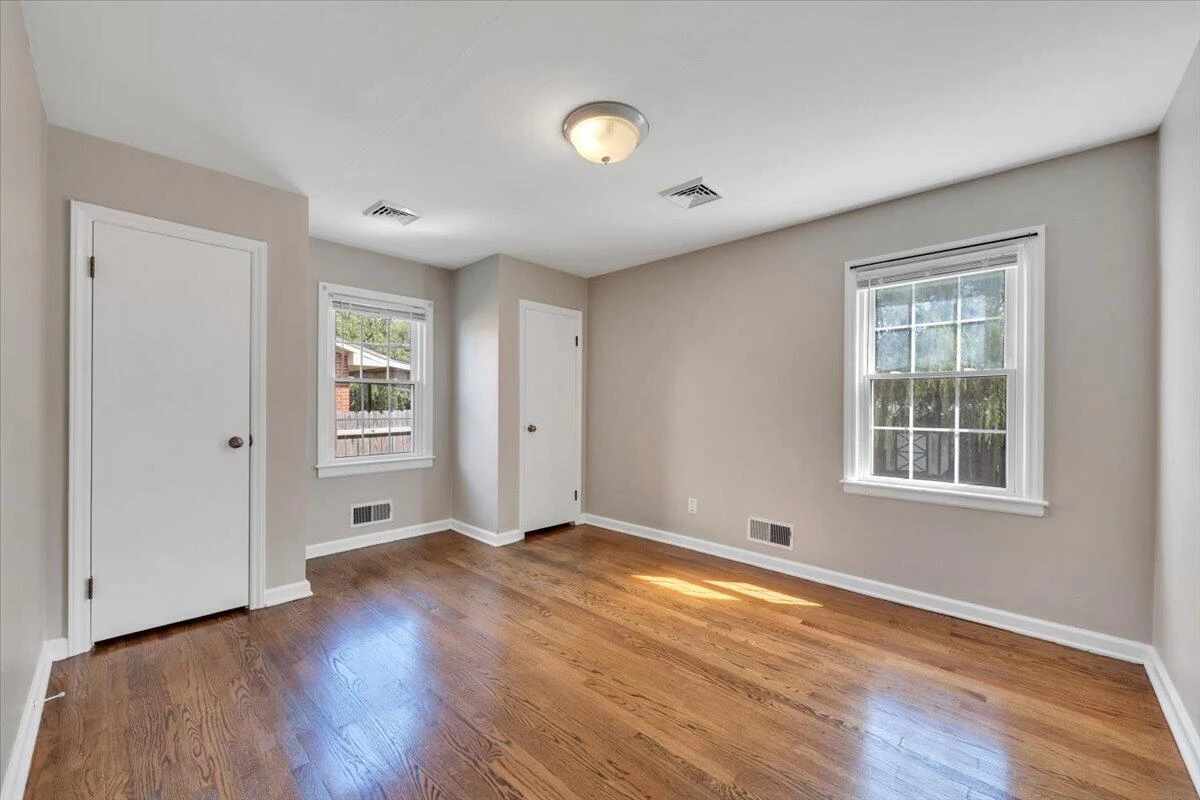 3813 Fleming AVE NE - Photo 18