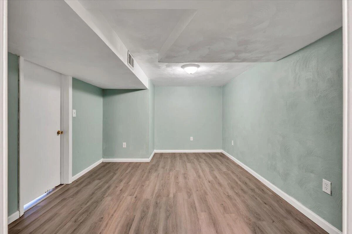 3813 Fleming AVE NE - Photo 21