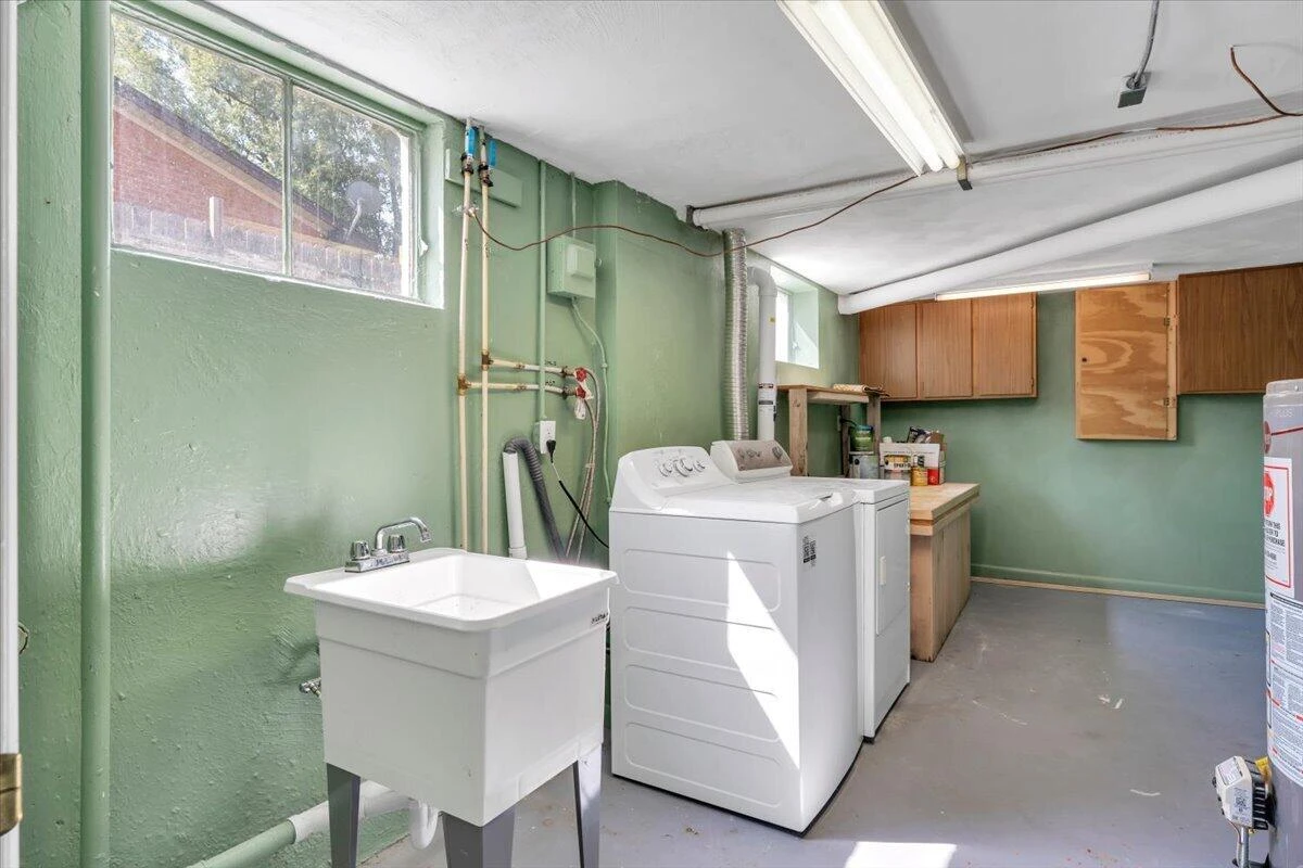 3813 Fleming AVE NE - Photo 28