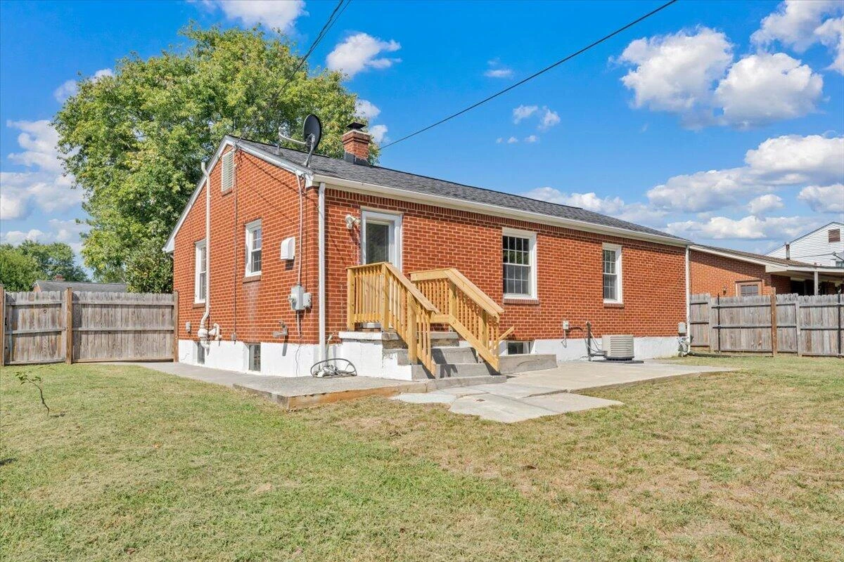 3813 Fleming AVE NE - Photo 31