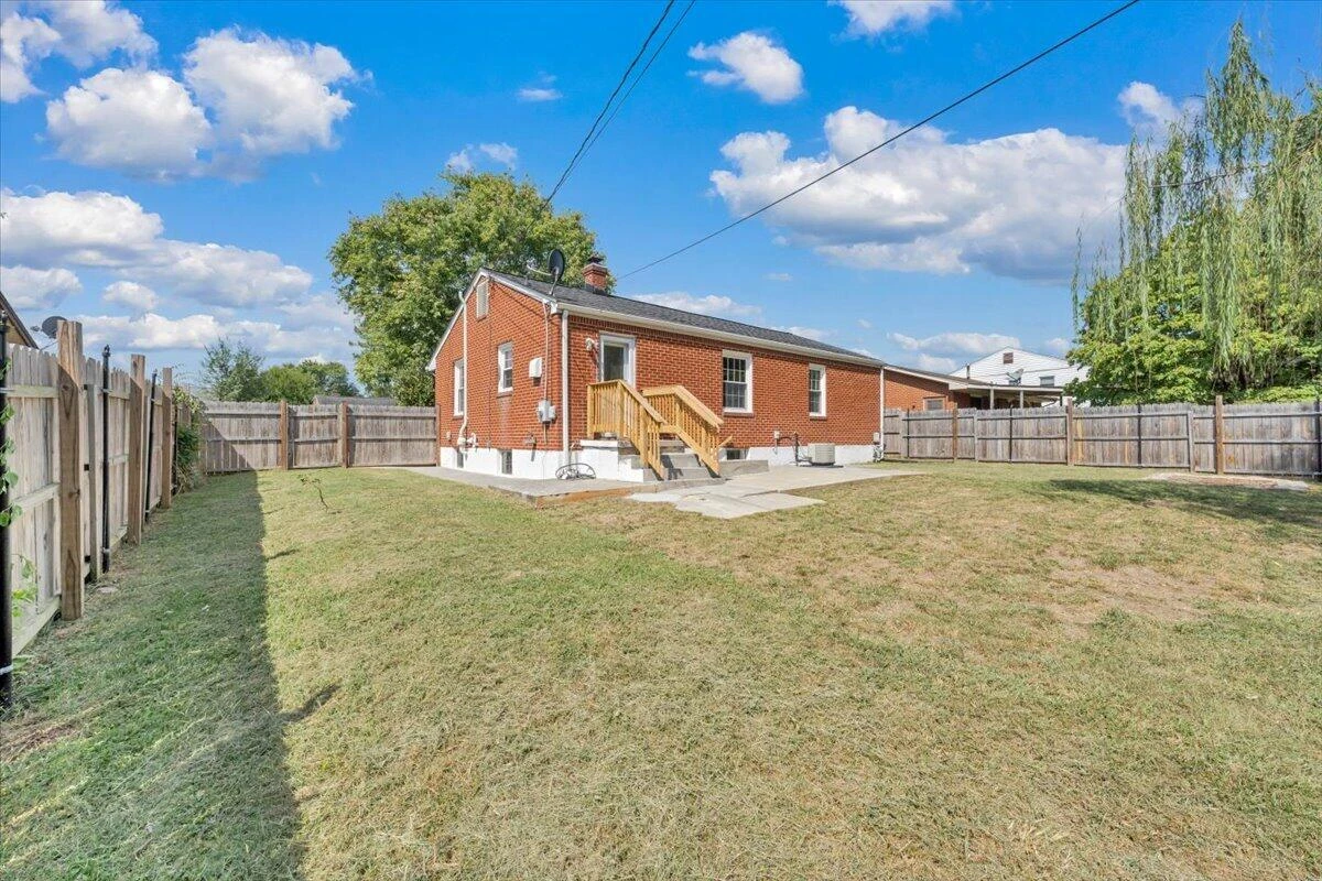 3813 Fleming AVE NE - Photo 32