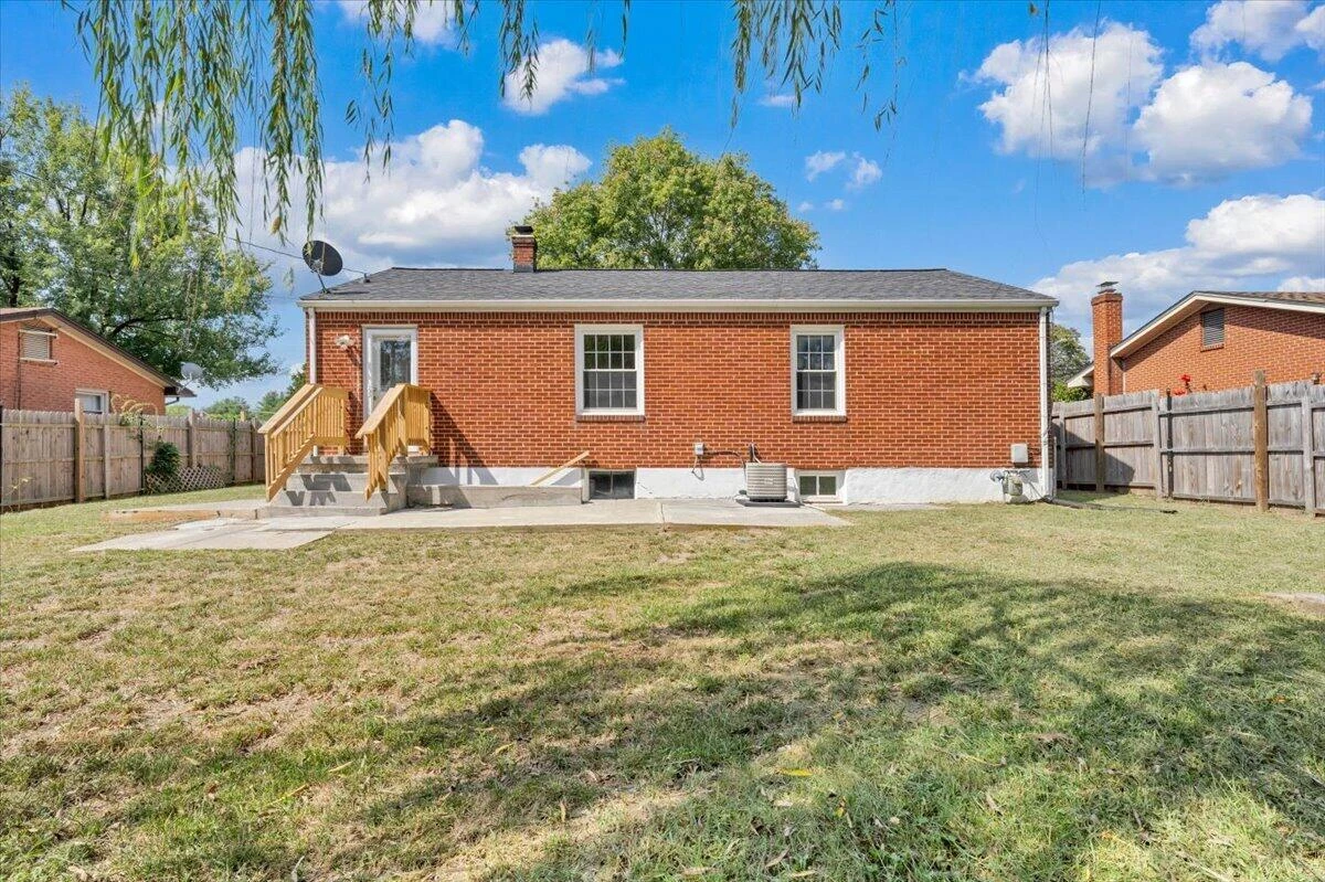 3813 Fleming AVE NE - Photo 33