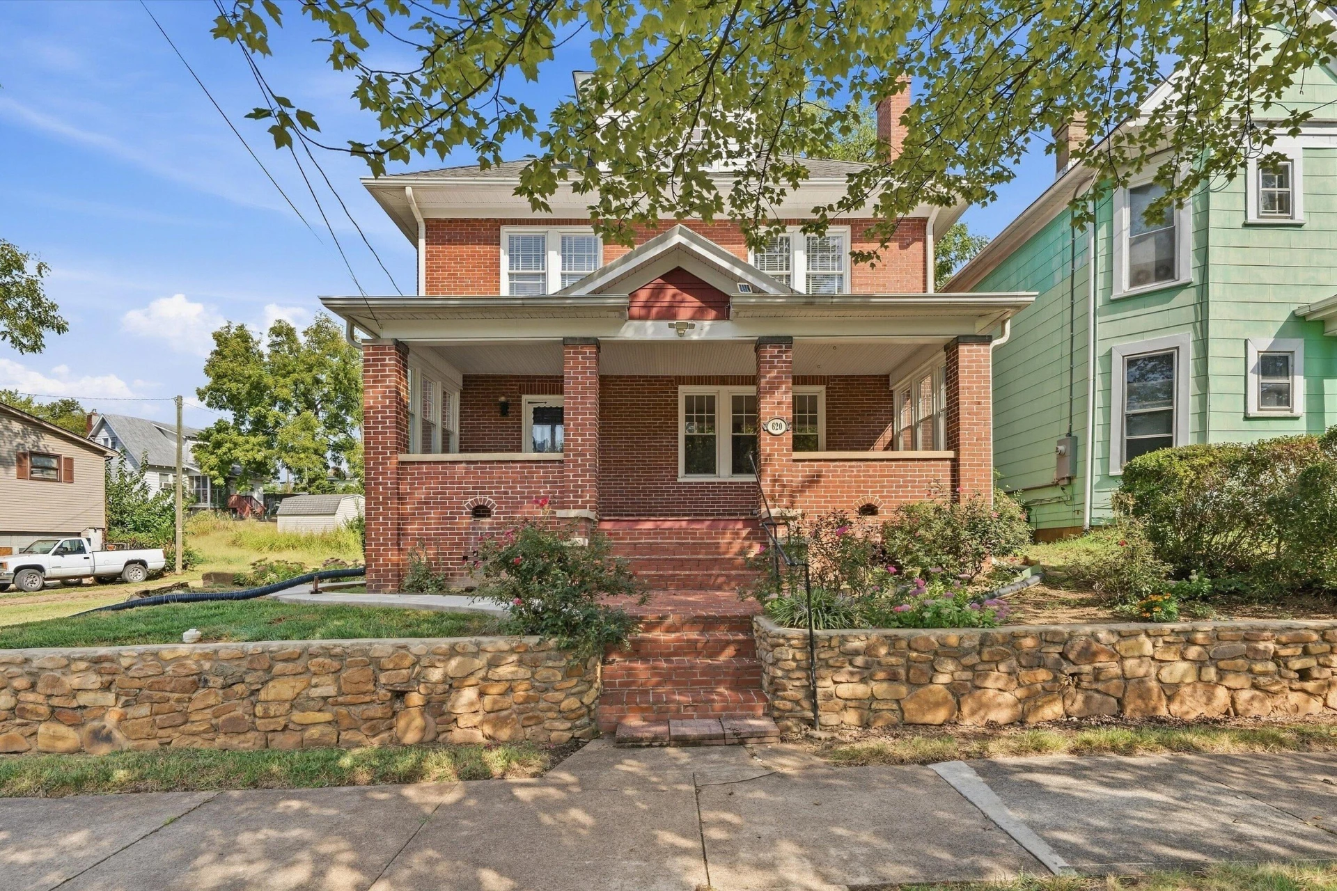 620 Highland AVE SE - Photo 2